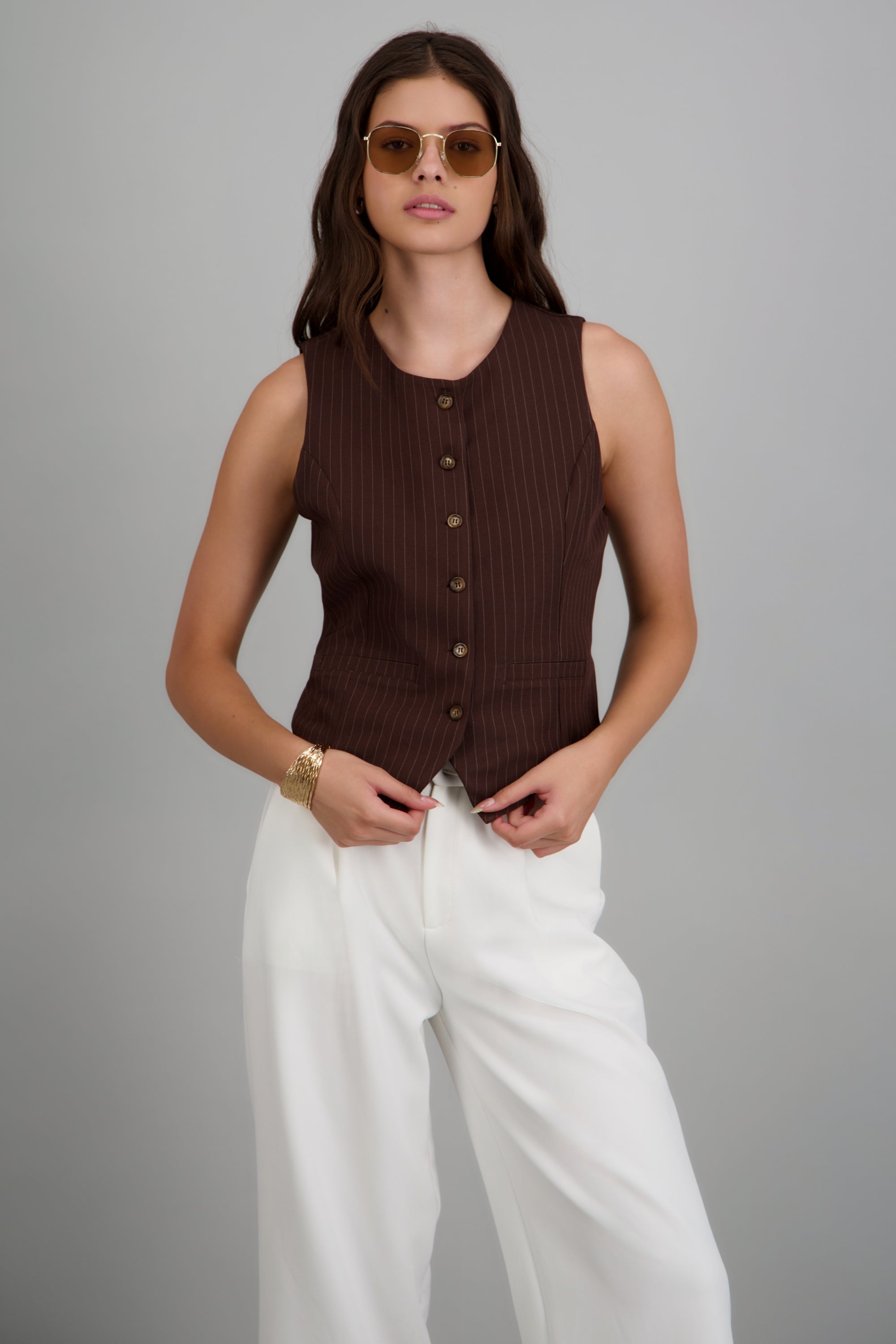 Chaleco cuello redondo estampado rayas CHOCOLATE