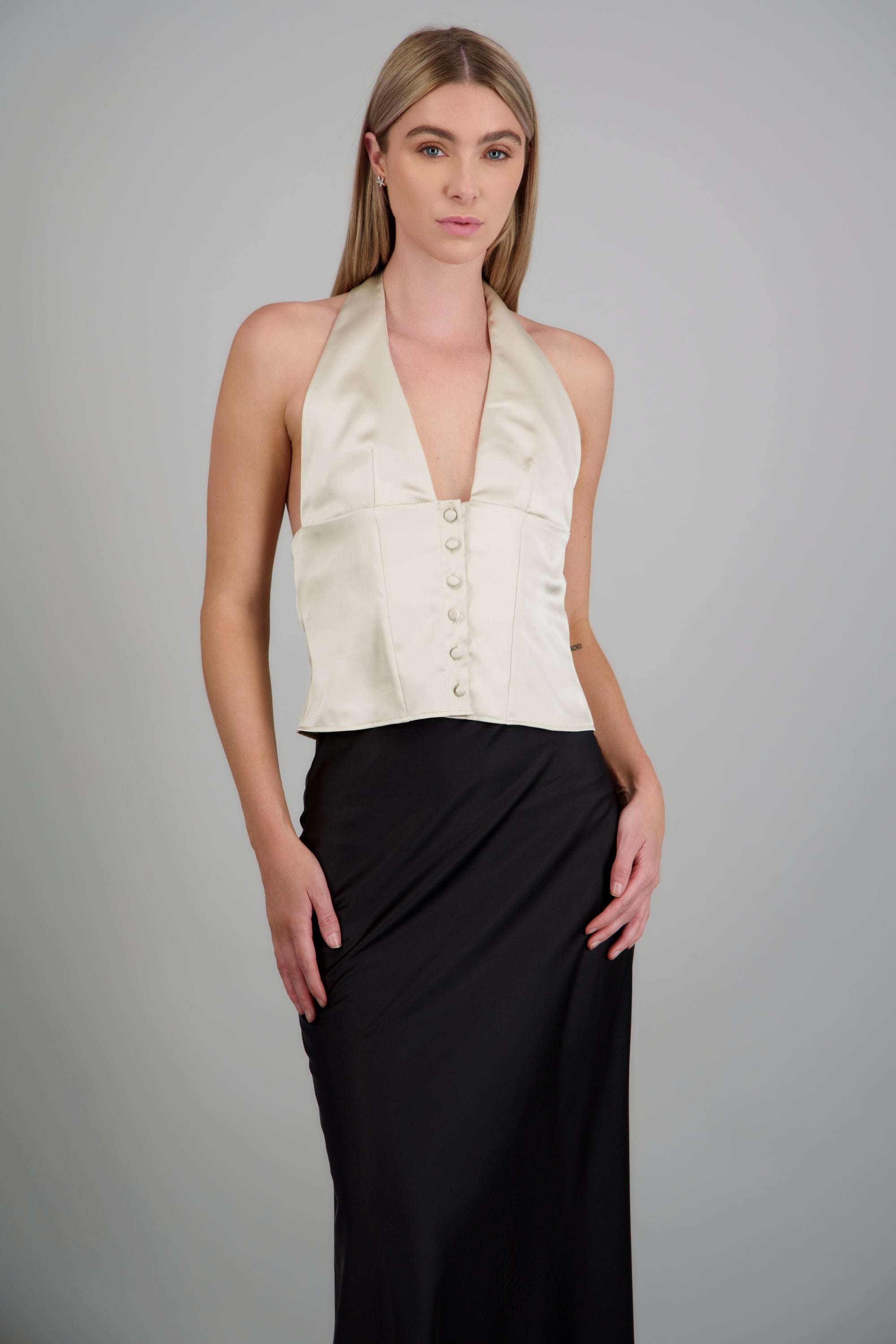 Top halter detalle botones satinado CREMA