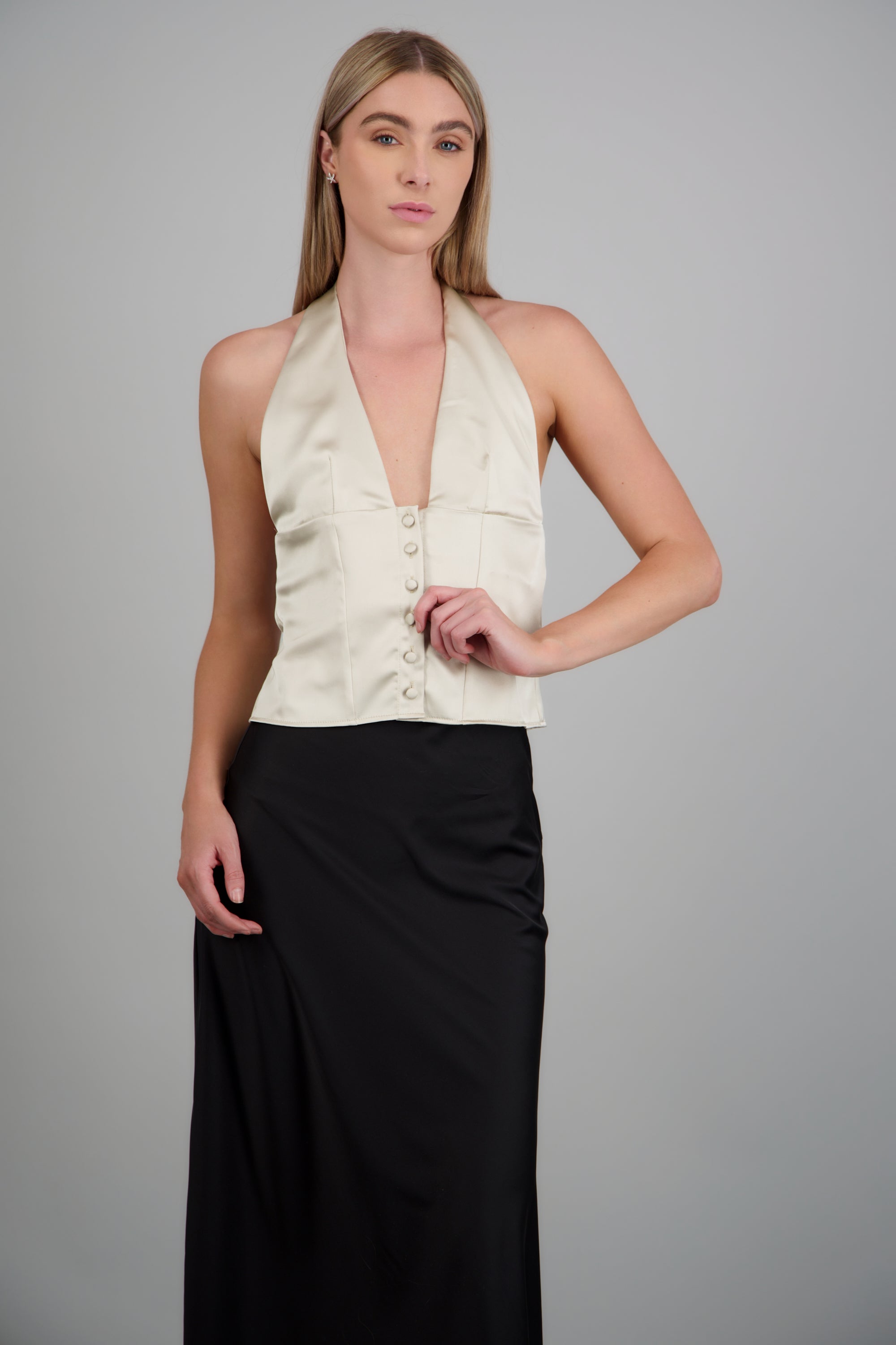 Top halter detalle botones satinado CREMA