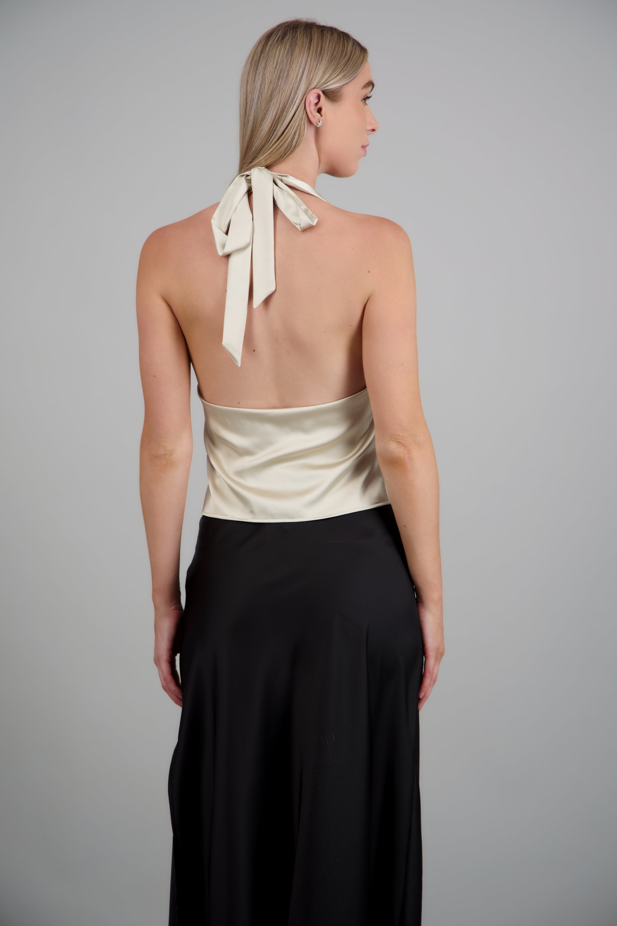 Top halter detalle botones satinado CREMA