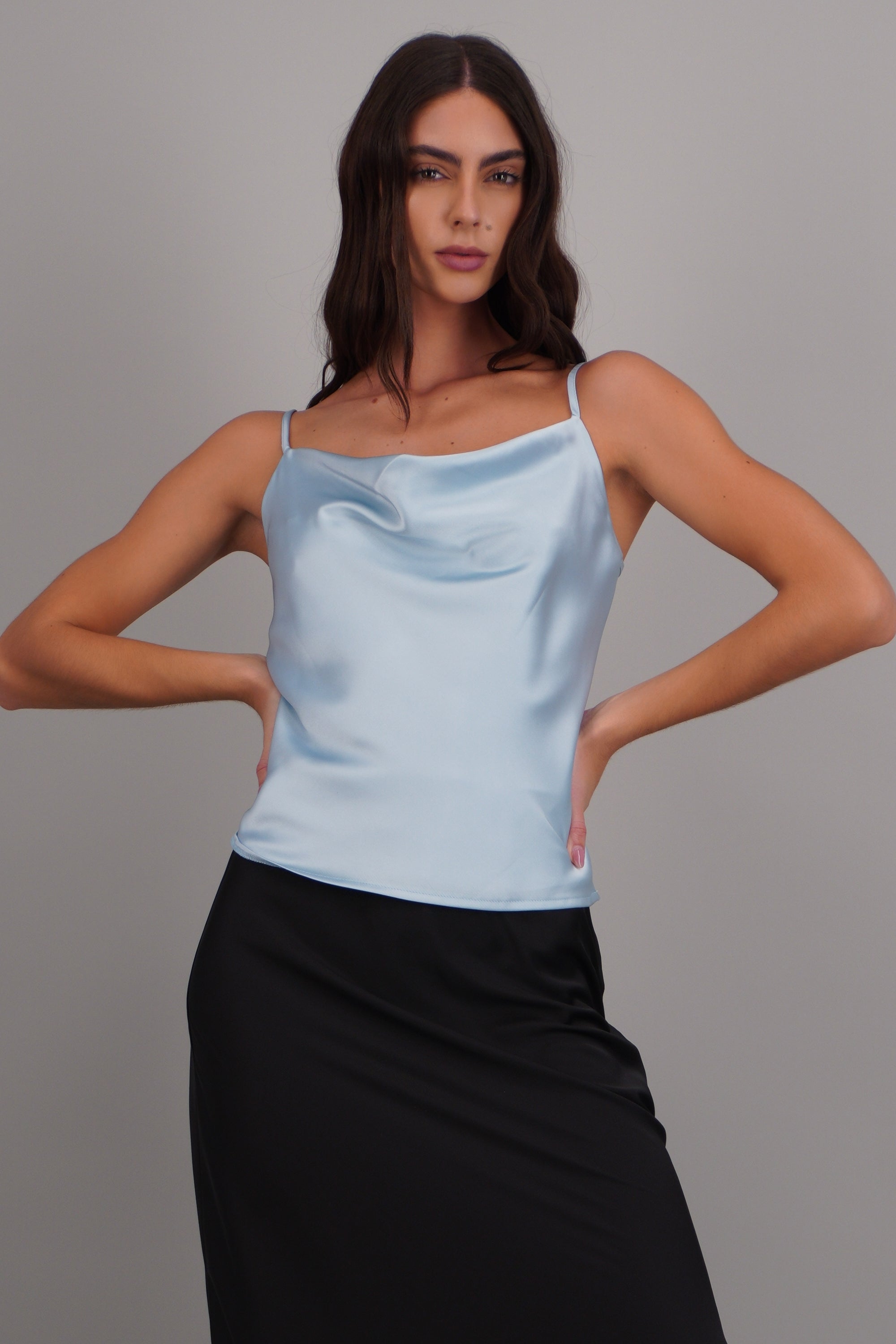 Top tirantes satin AZUL CIELO
