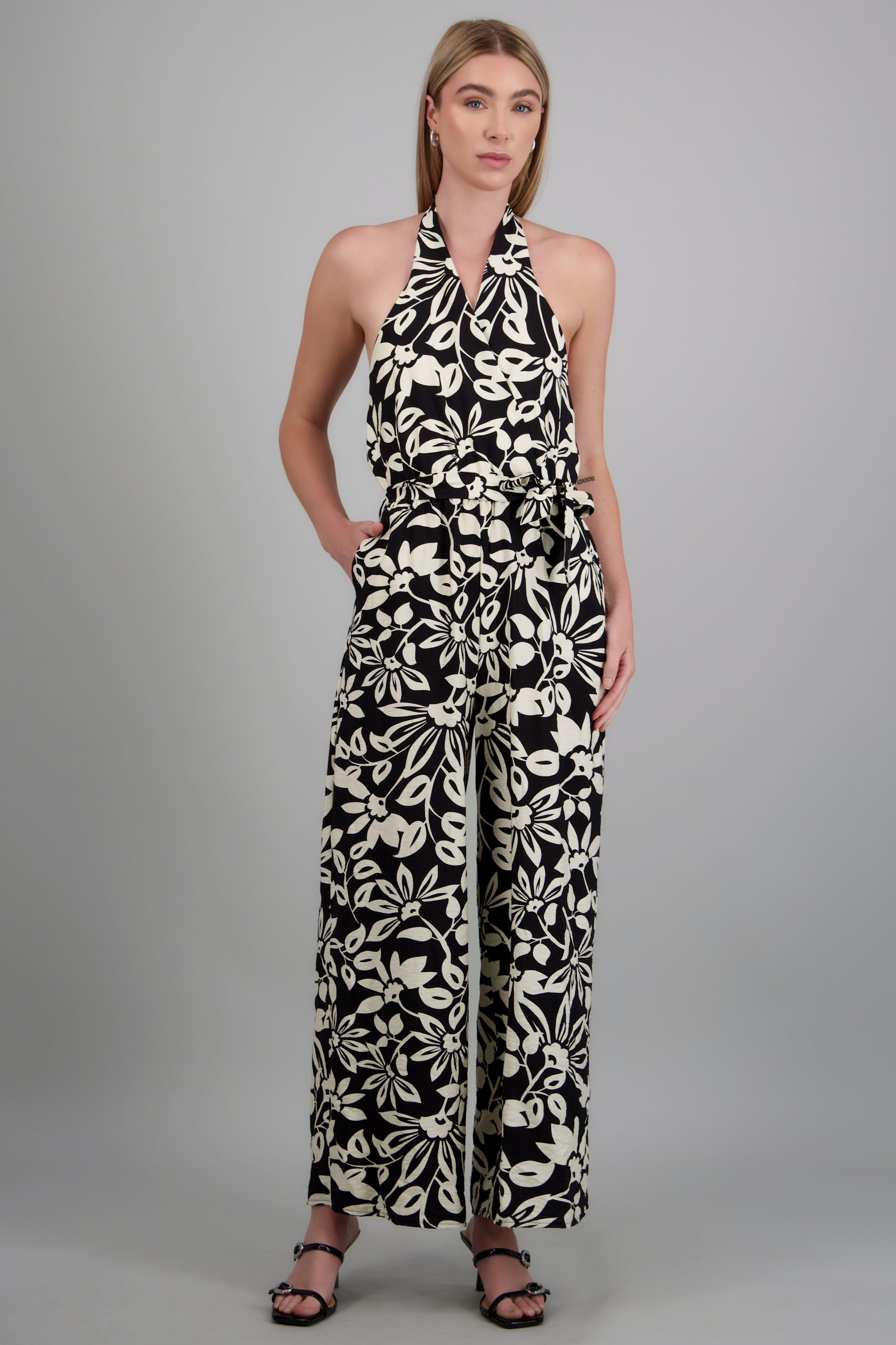 Jumpsuit halter amplio NEGRO COMBO