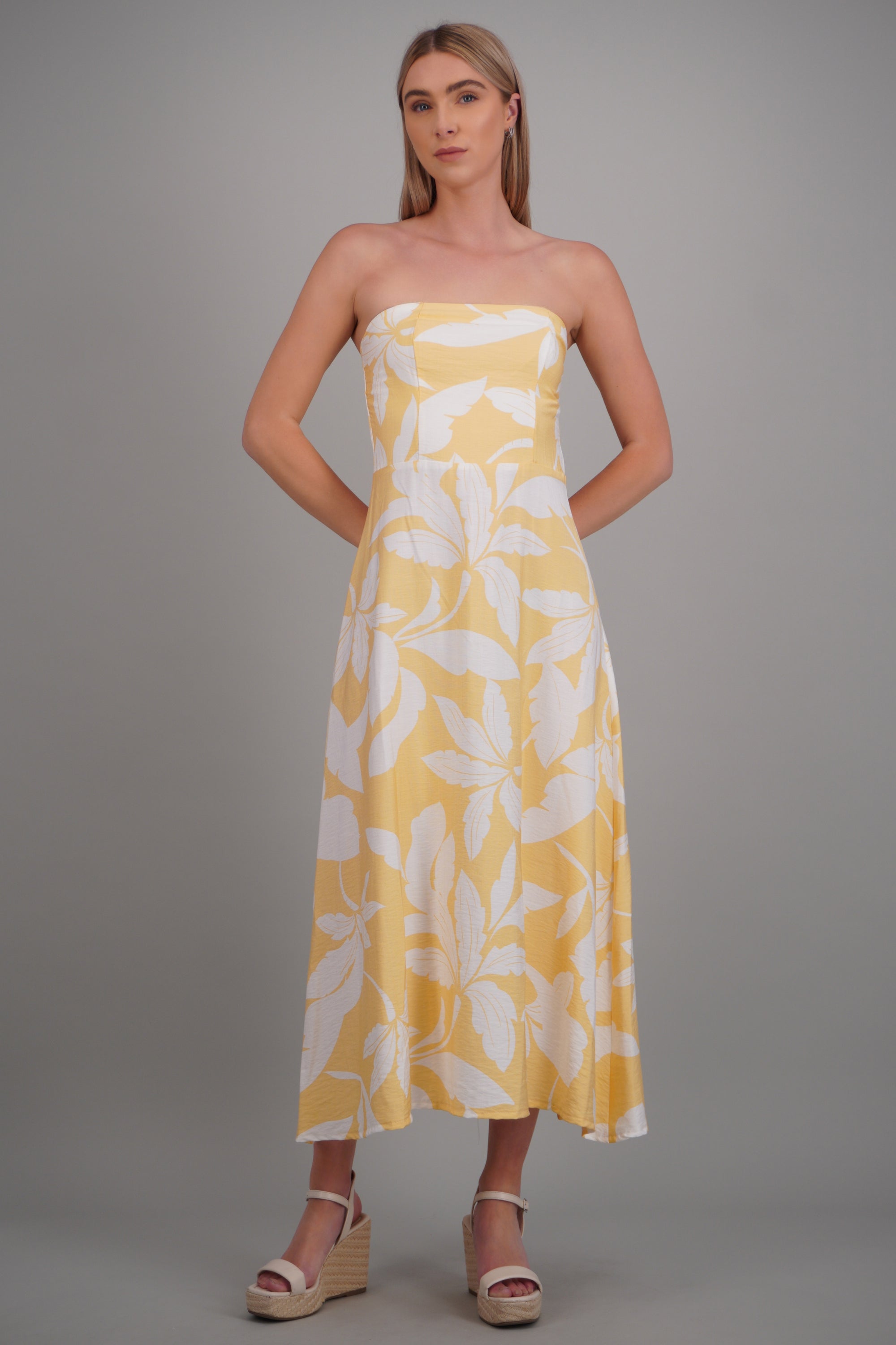 Vestido strapless estampado tropical AMARILLO COMBO
