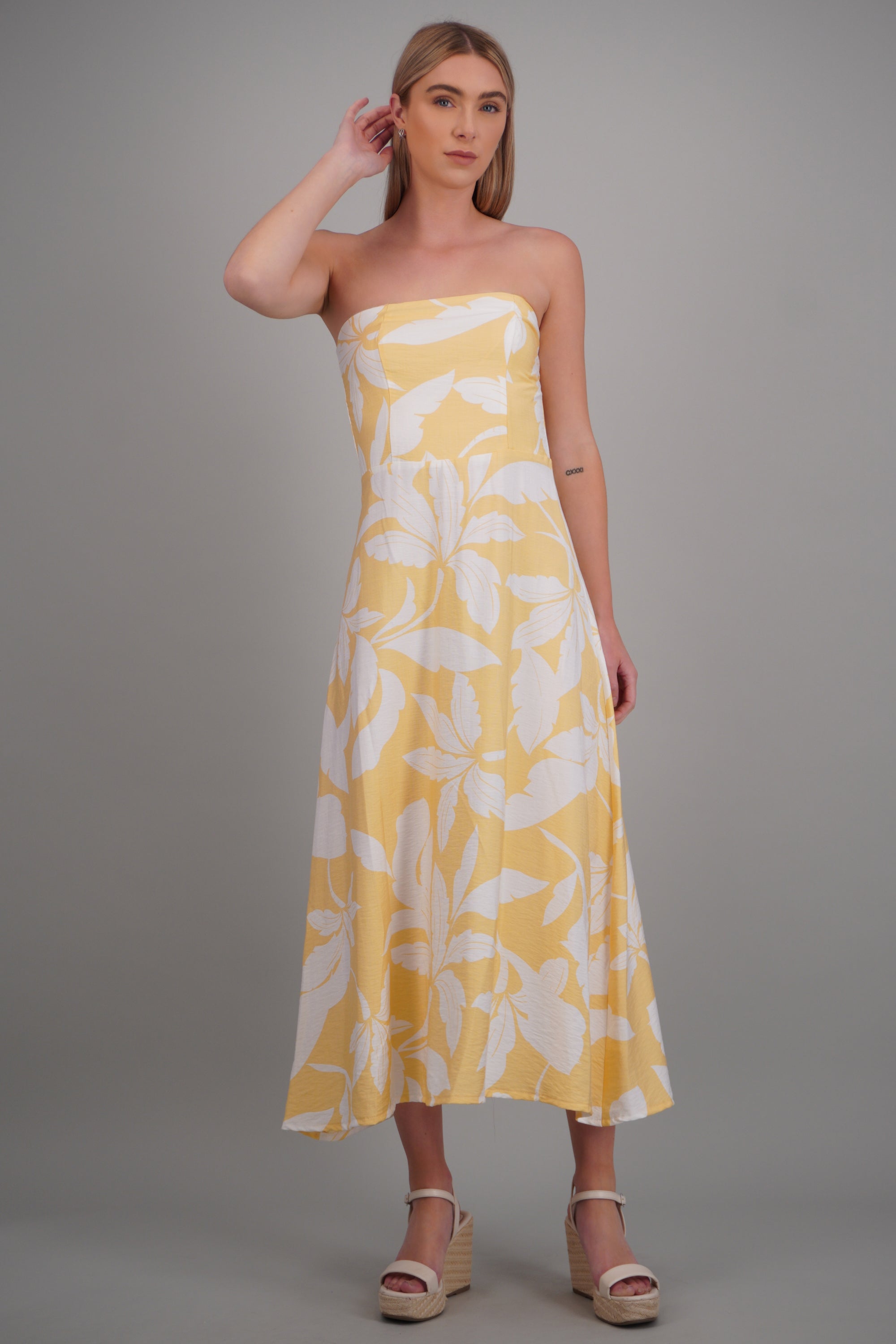 Vestido strapless estampado tropical AMARILLO COMBO