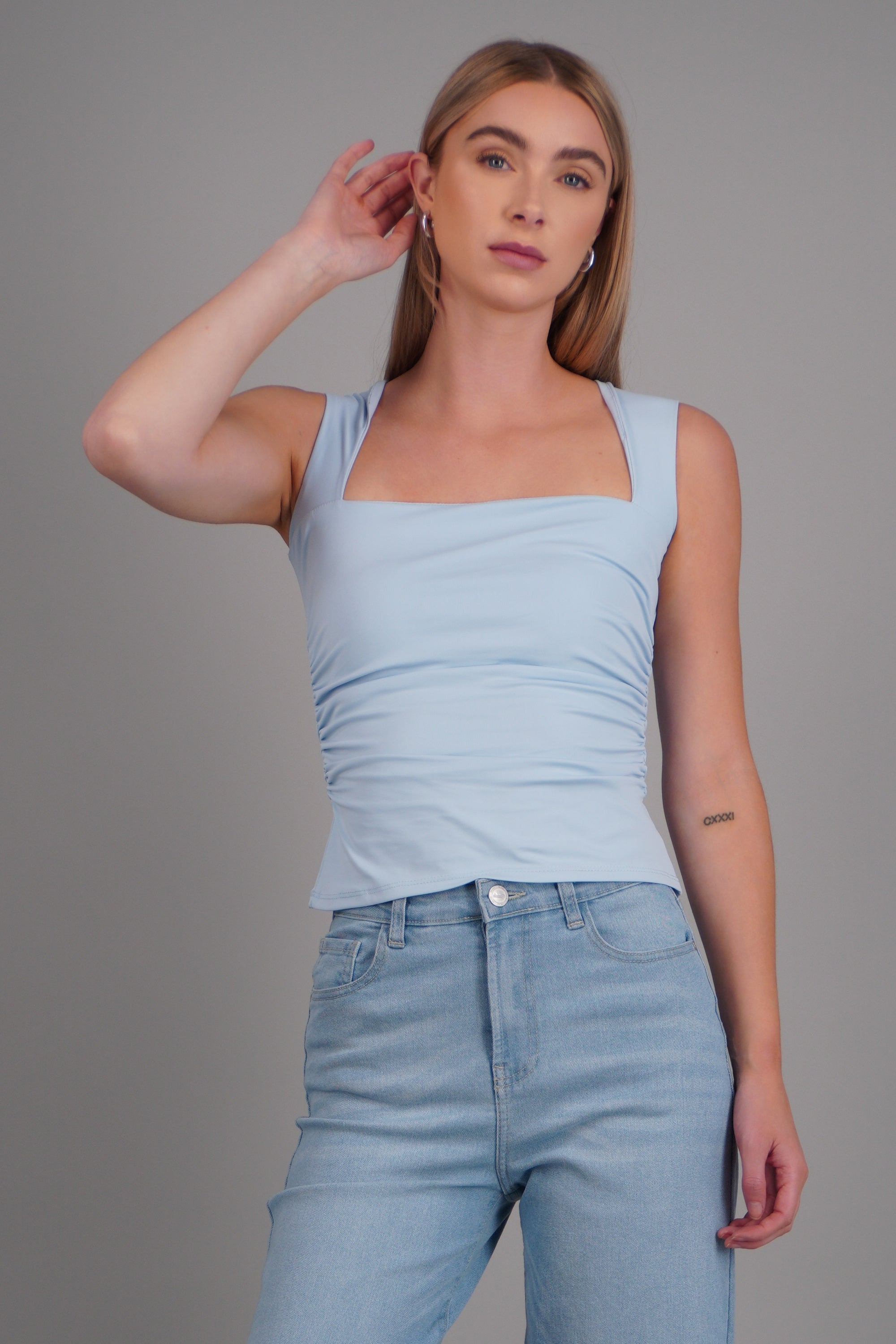Top crop tirantes anchos AZUL PASTEL