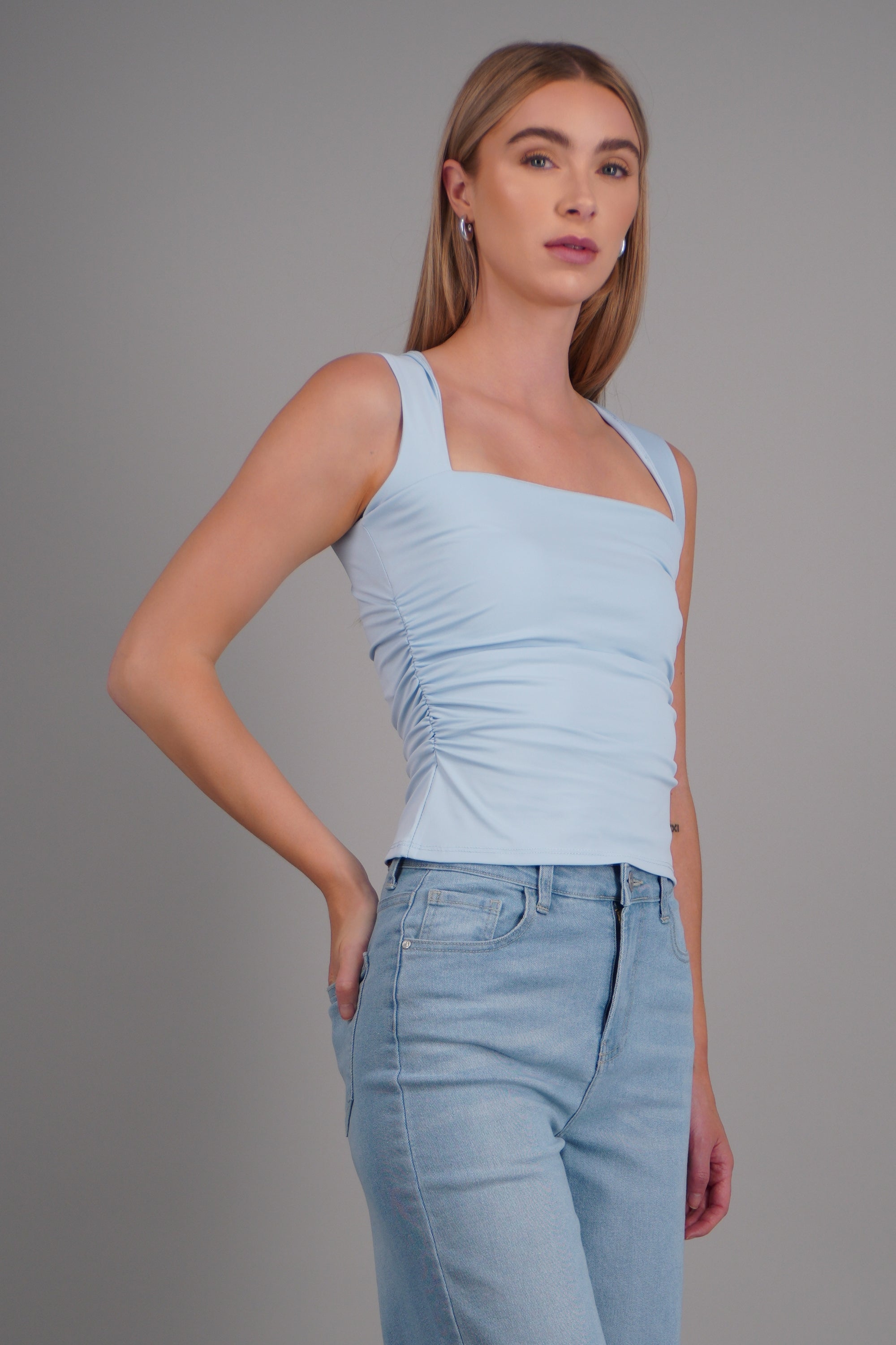 Top crop tirantes anchos AZUL PASTEL