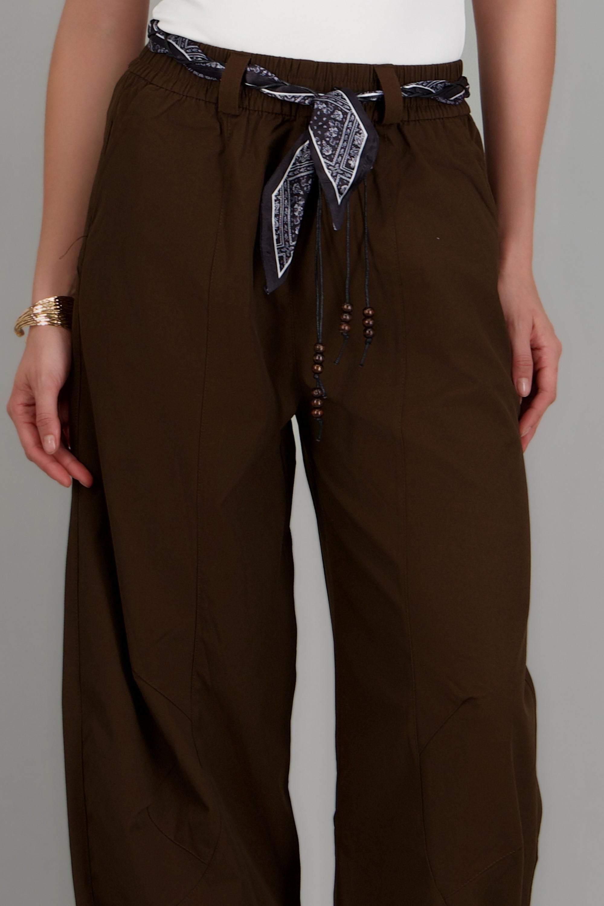 Pantalones amplios con cinturon CHOCOLATE