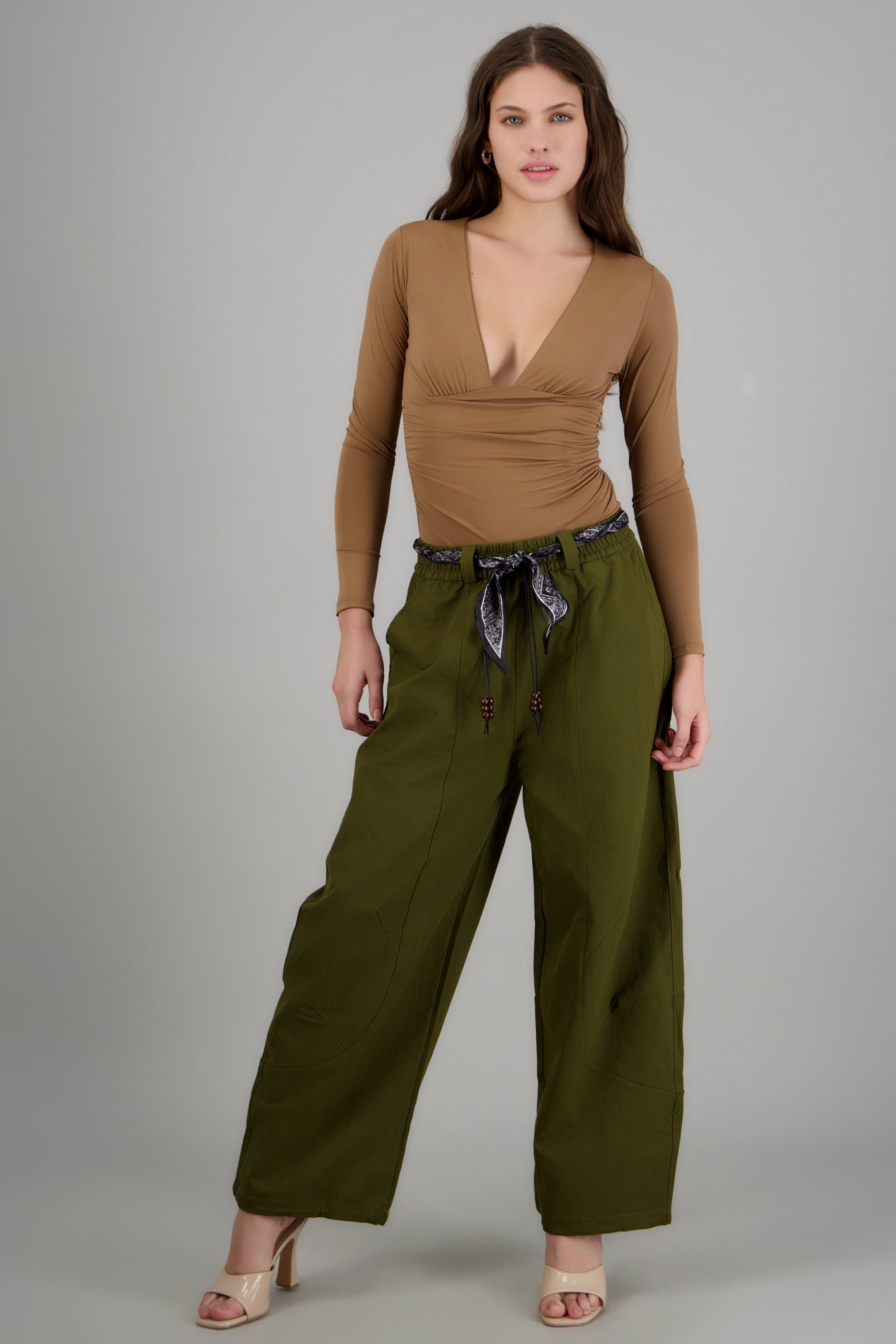 Pantalones amplios con cinturon OLIVO