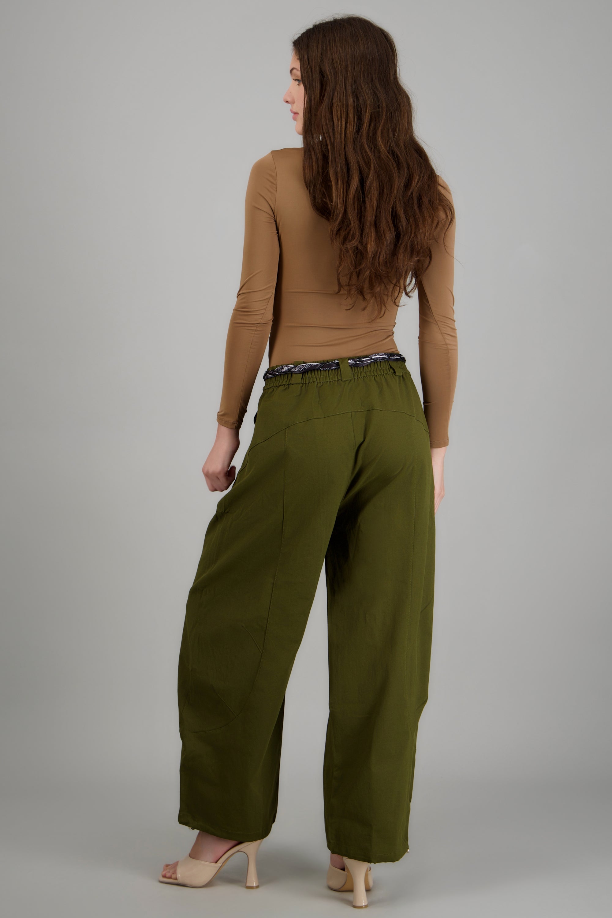 Pantalones amplios con cinturon OLIVO