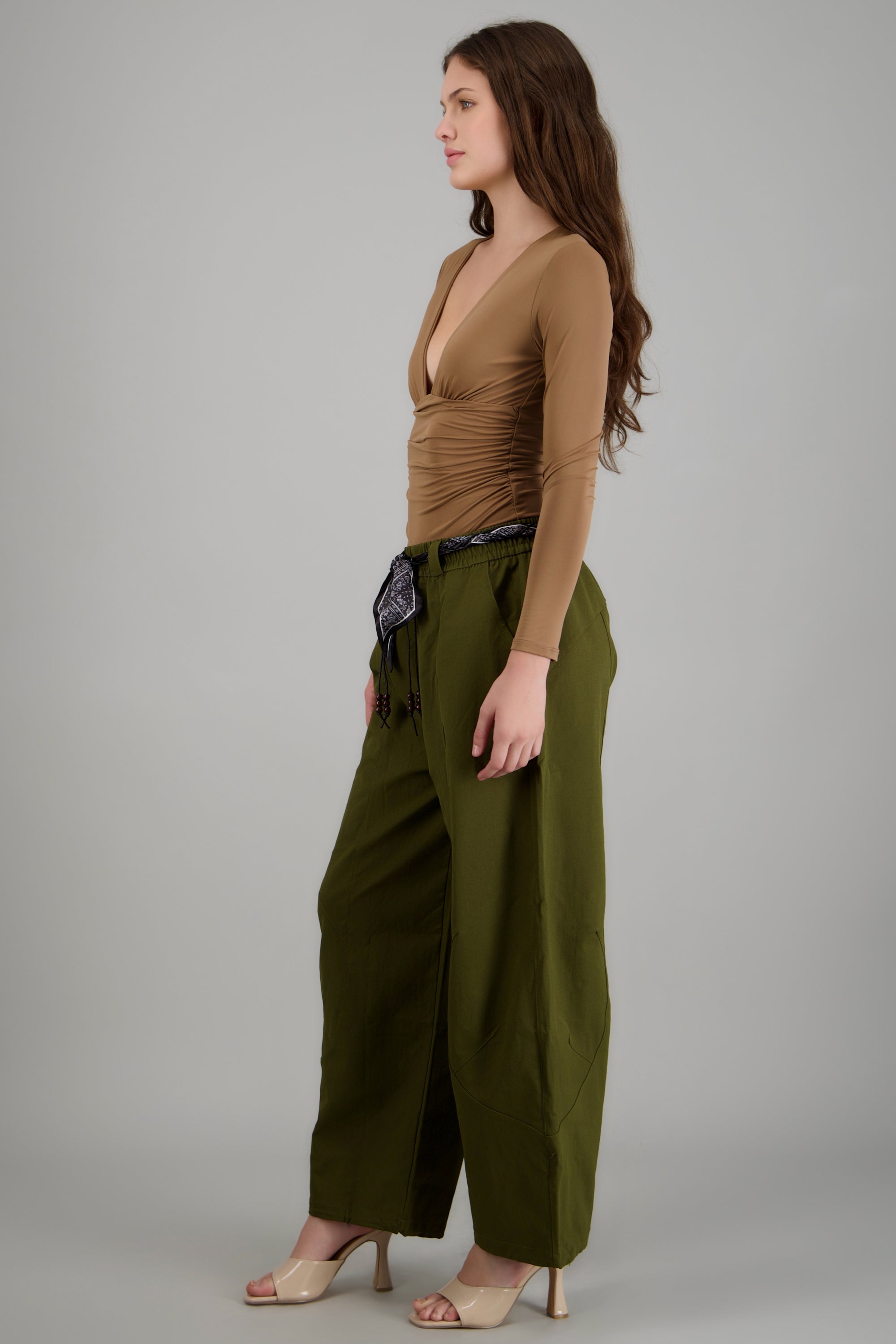 Pantalones amplios con cinturon OLIVO
