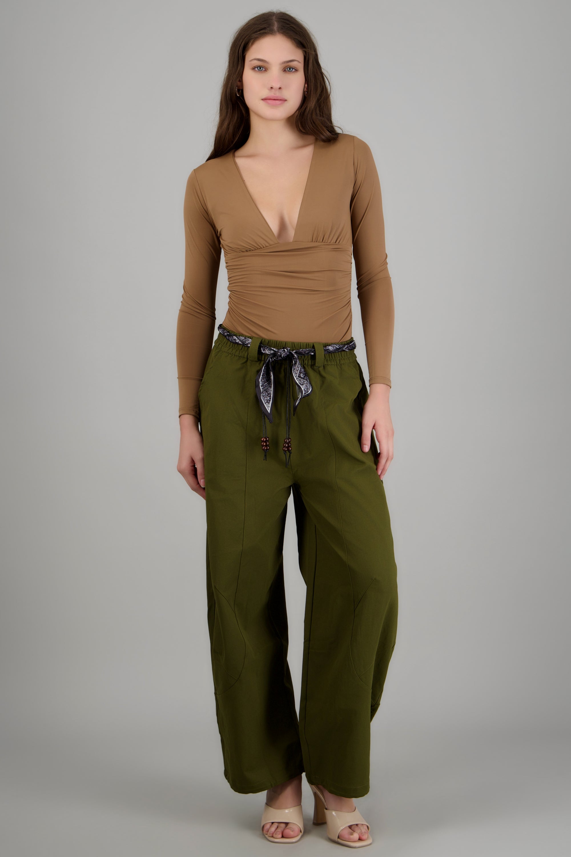 Pantalones amplios con cinturon OLIVO