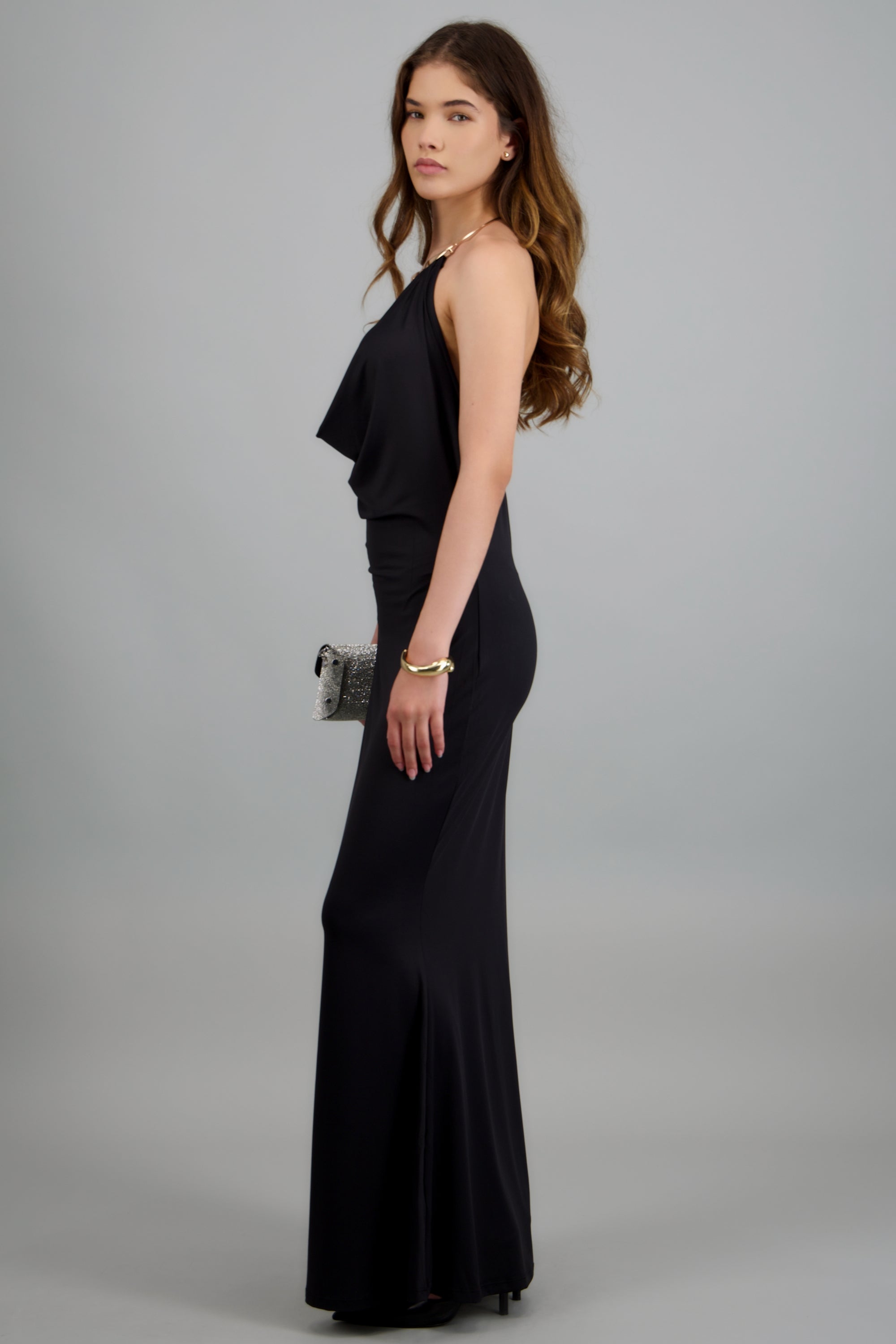 Vestido cuello halter aplicacion metálica NEGRO