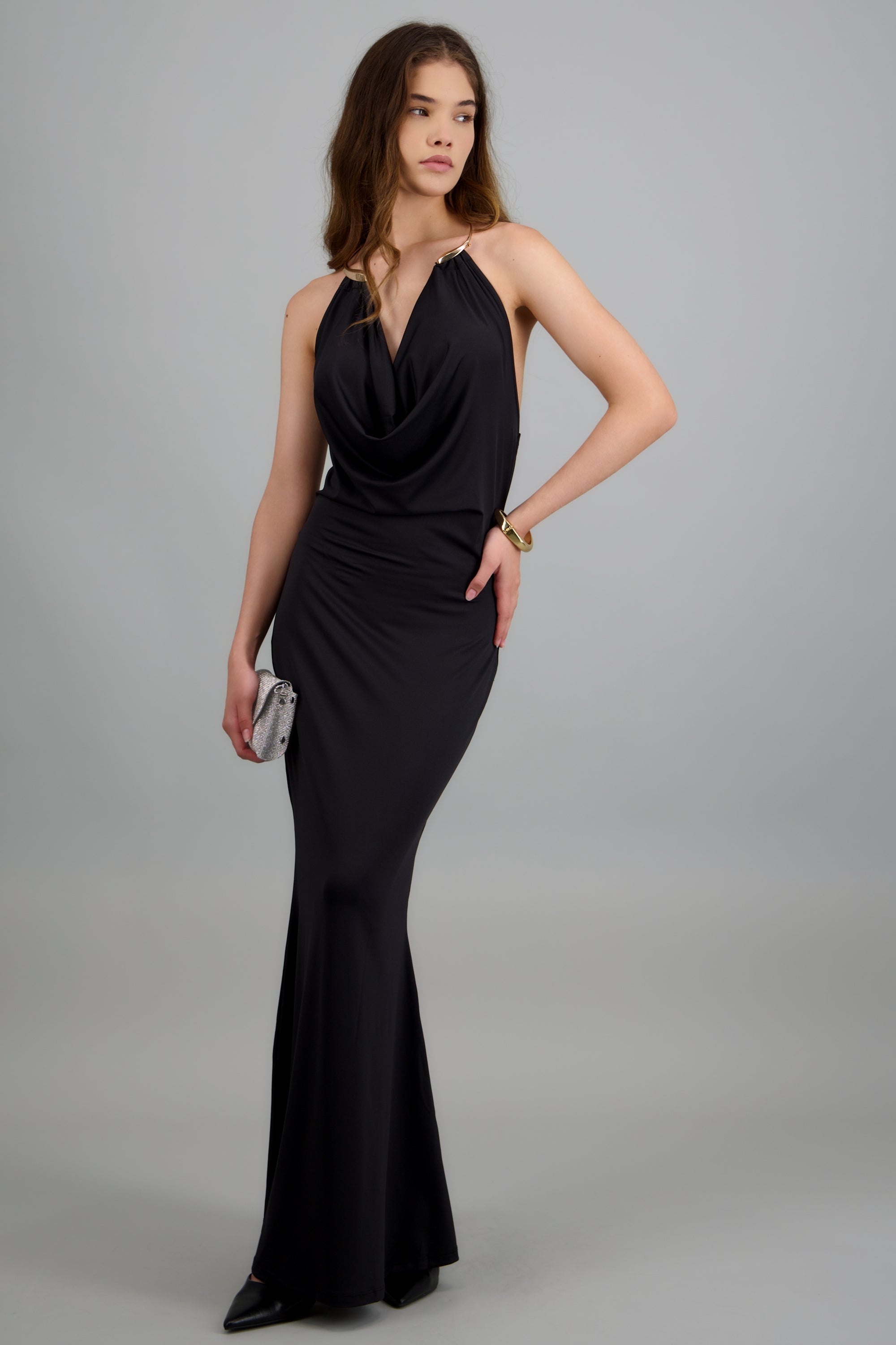 Vestido cuello halter aplicacion metálica NEGRO