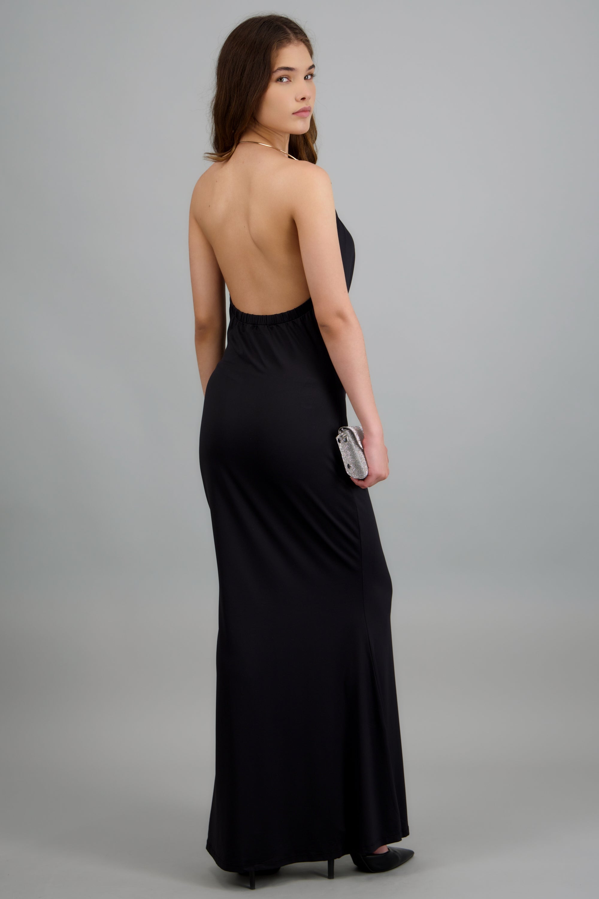 Vestido cuello halter aplicacion metálica NEGRO
