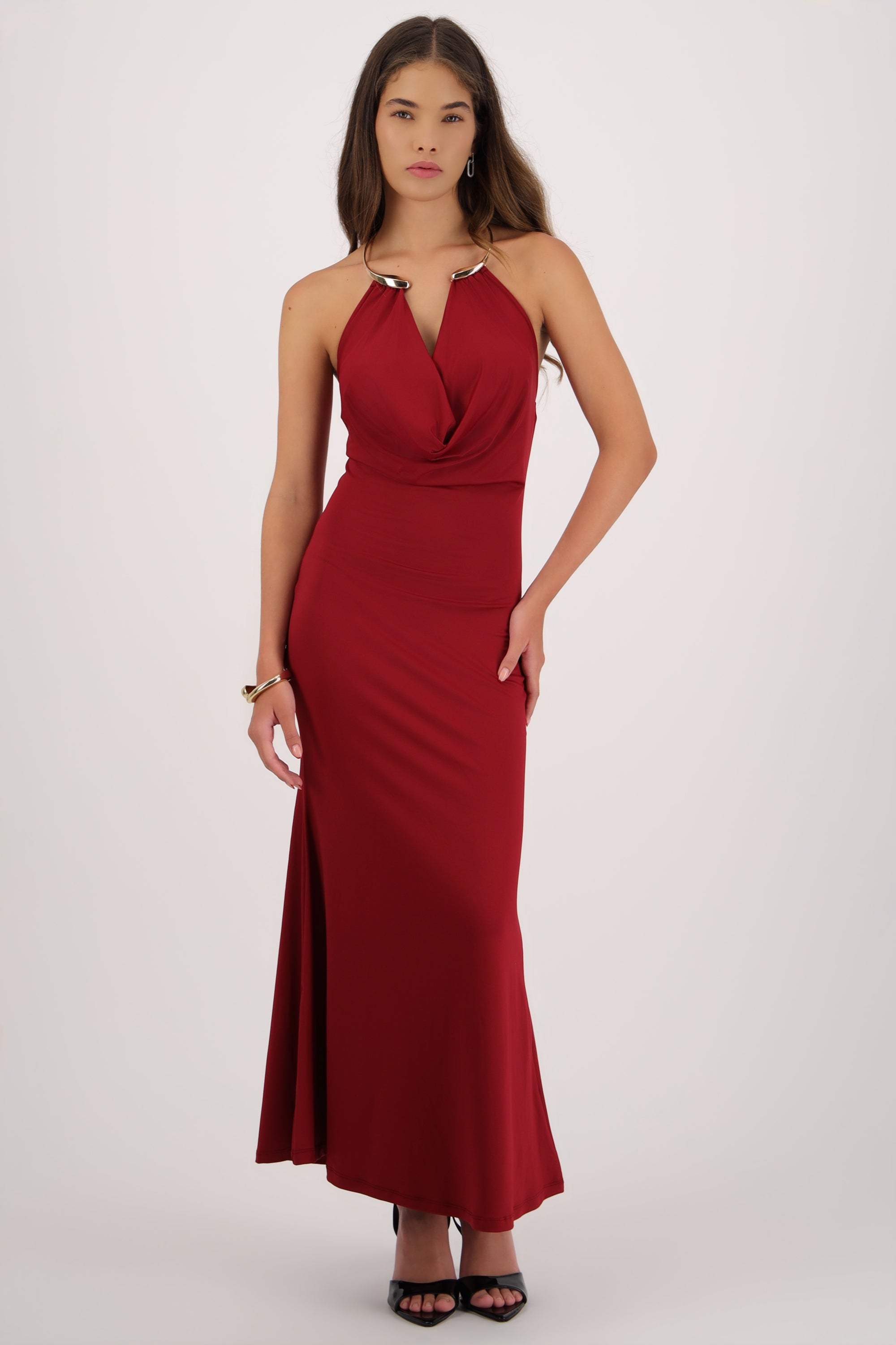 Vestido cuello halter aplicacion metálica VINO