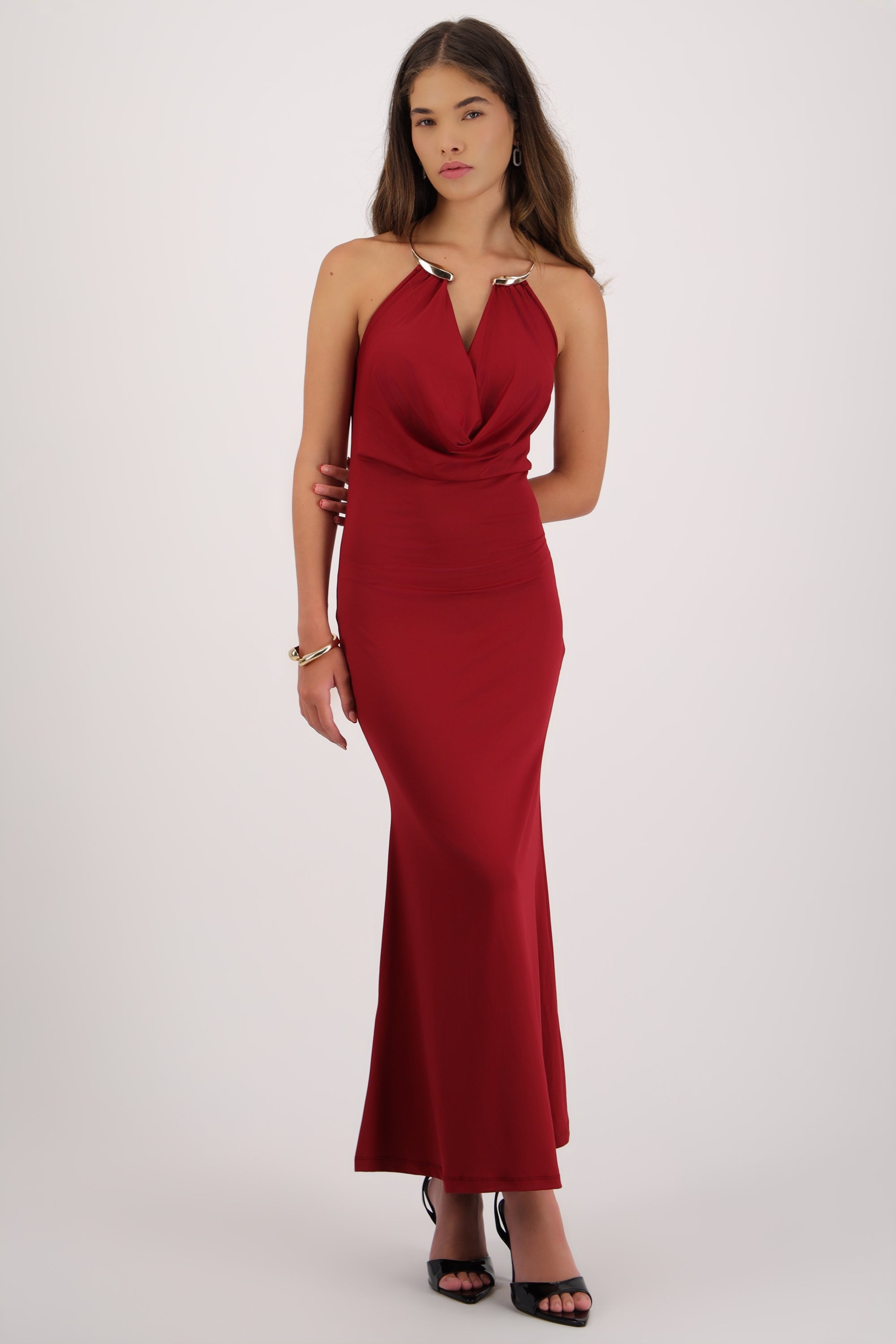 Vestido cuello halter aplicacion metálica VINO