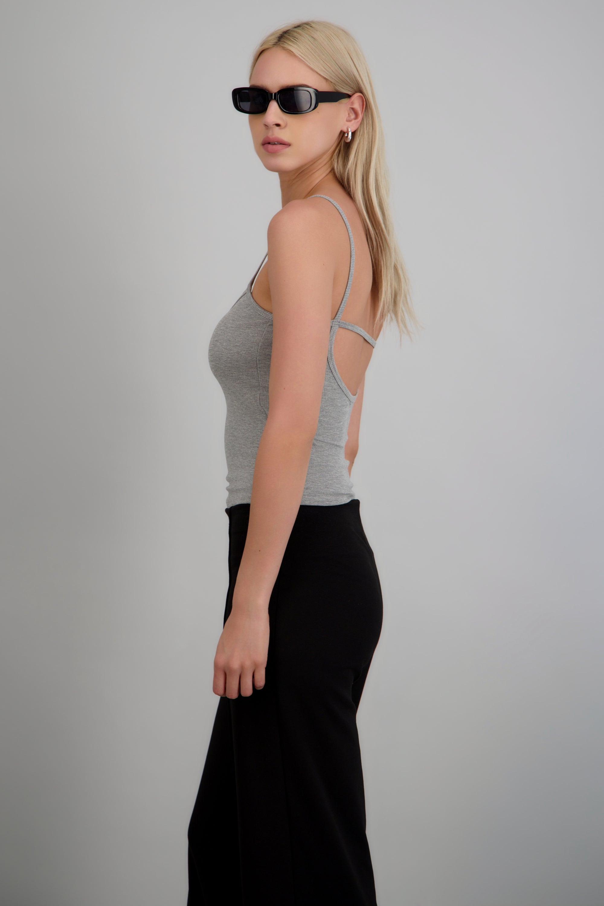 Top tirantes encaje en escote GRIS COMBO
