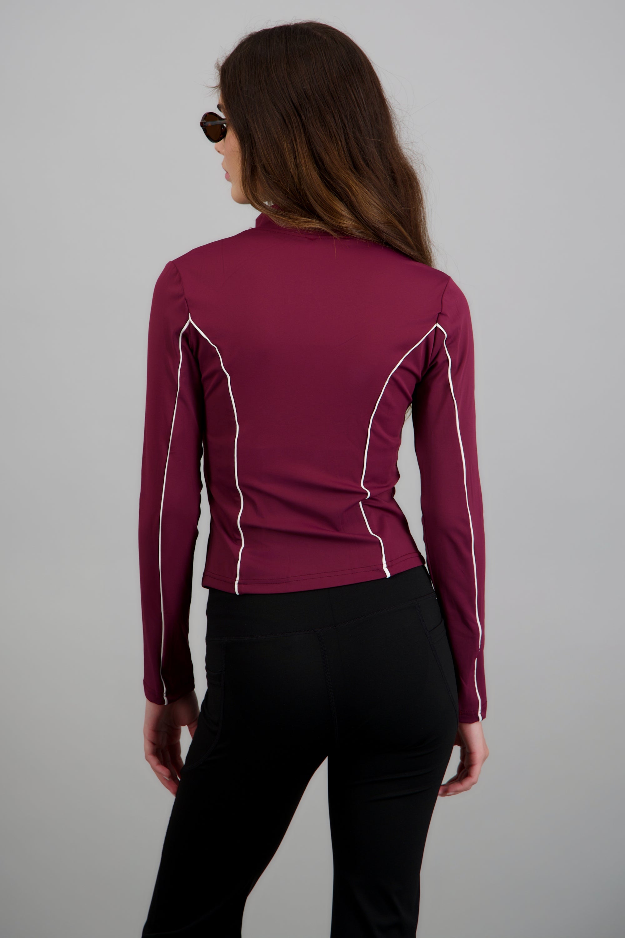 Chamarra deportiva con contrastes slim fit CIRUELA