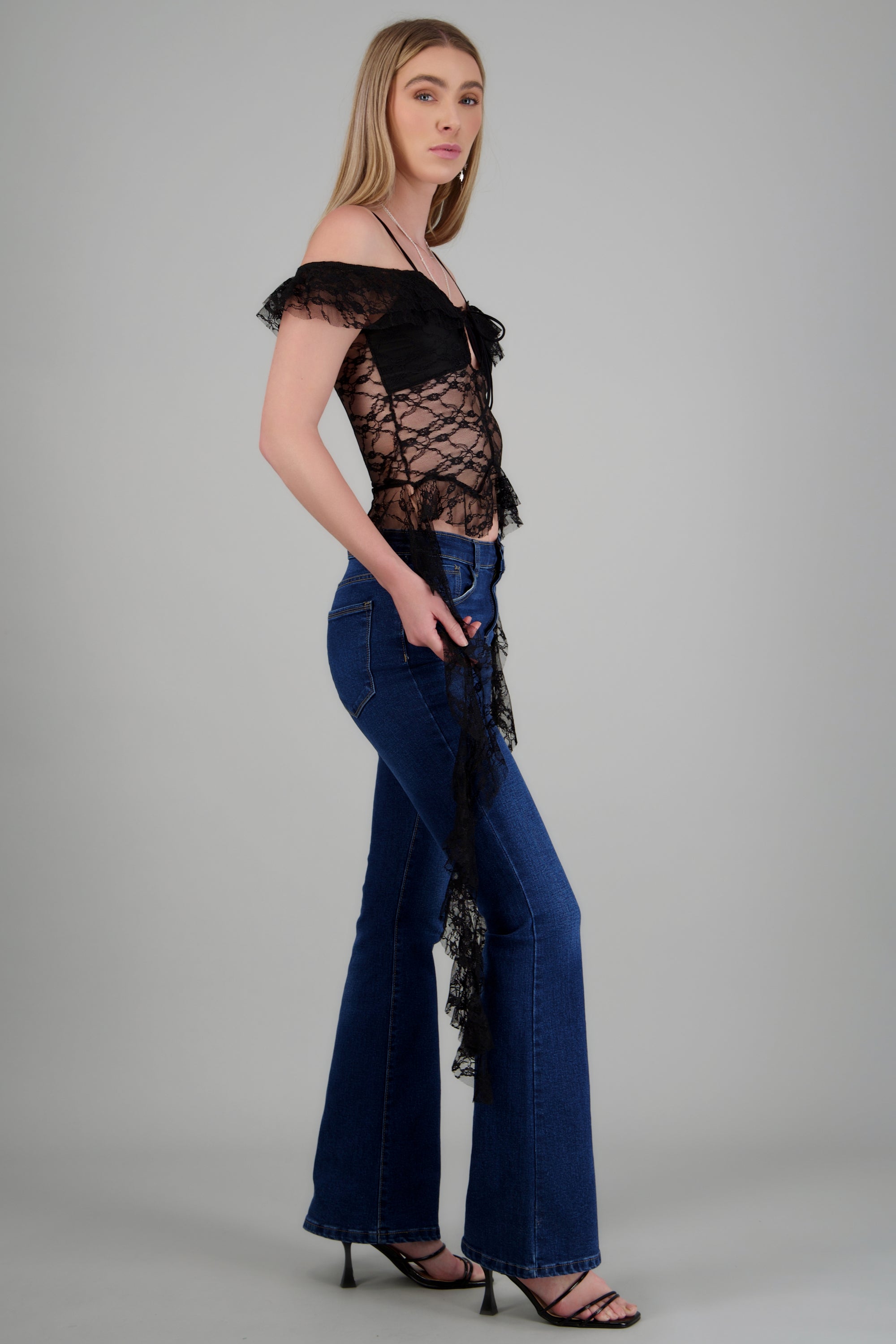 Top tirantes detalle olanes colgantes NEGRO