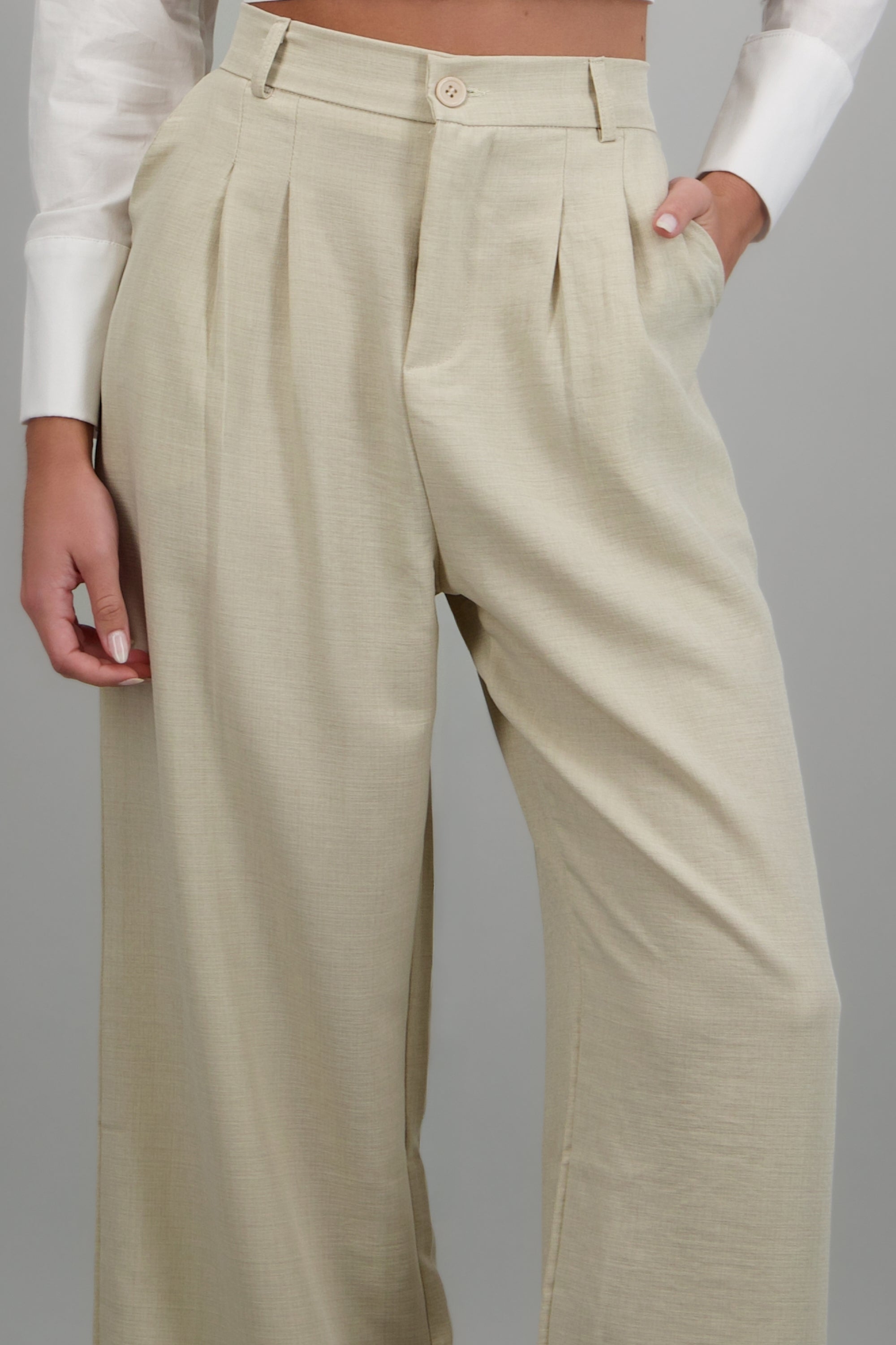 Pantalones ligeros con pinzas mezcla lino CREMA