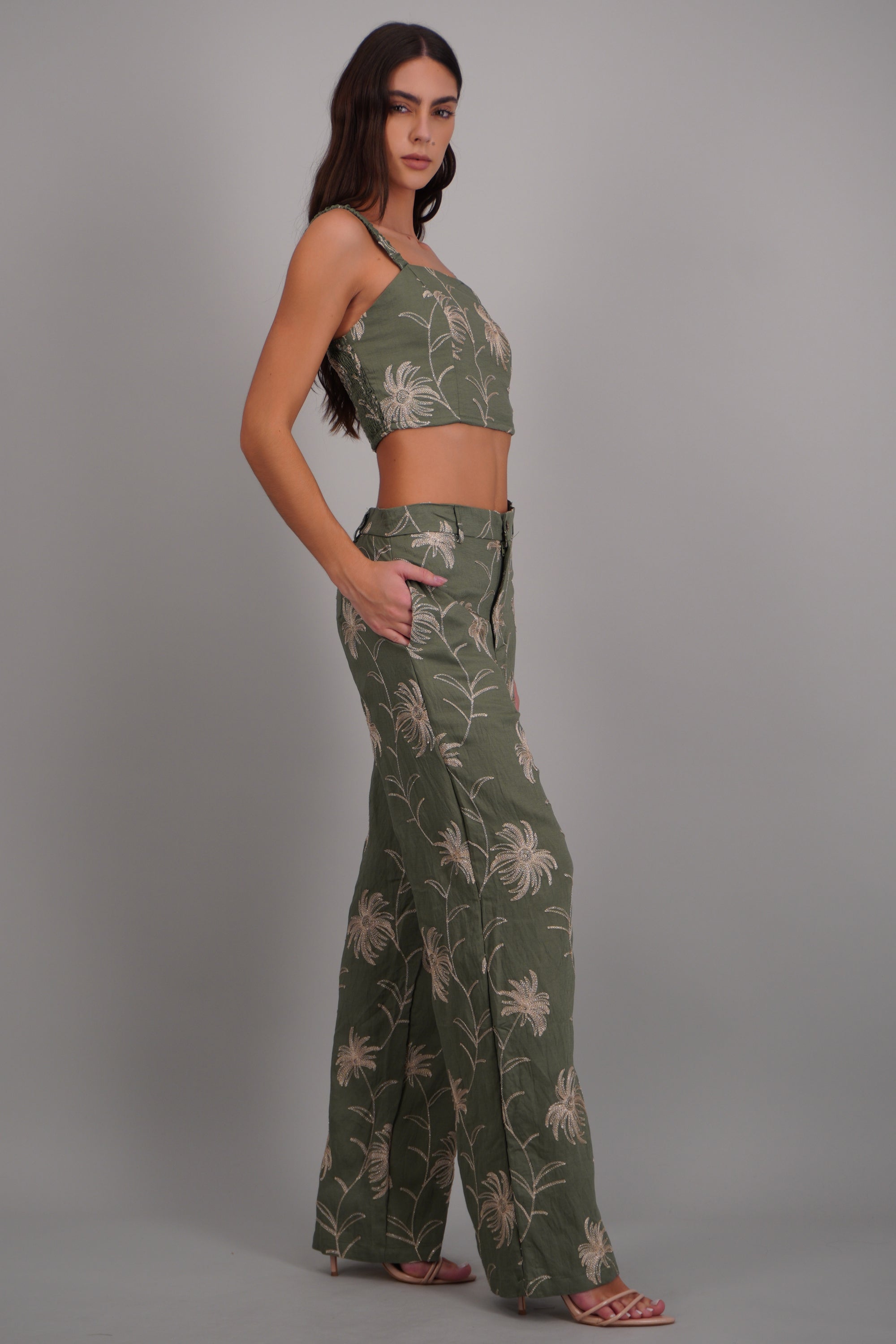 Pantalón detalle borado flores OLIVO