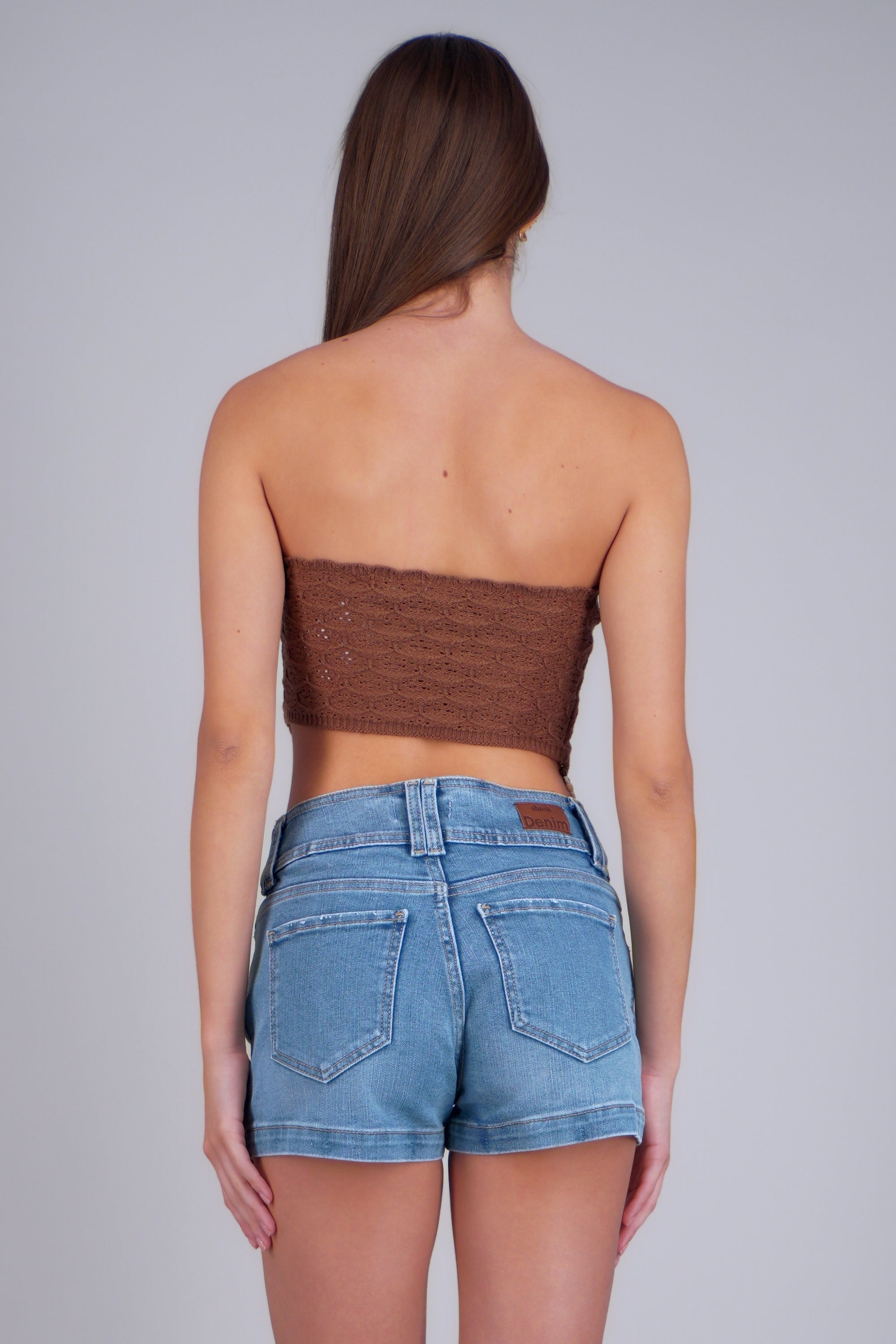 Top bandeau tejido crochet detalle fleco cuentas CAFE