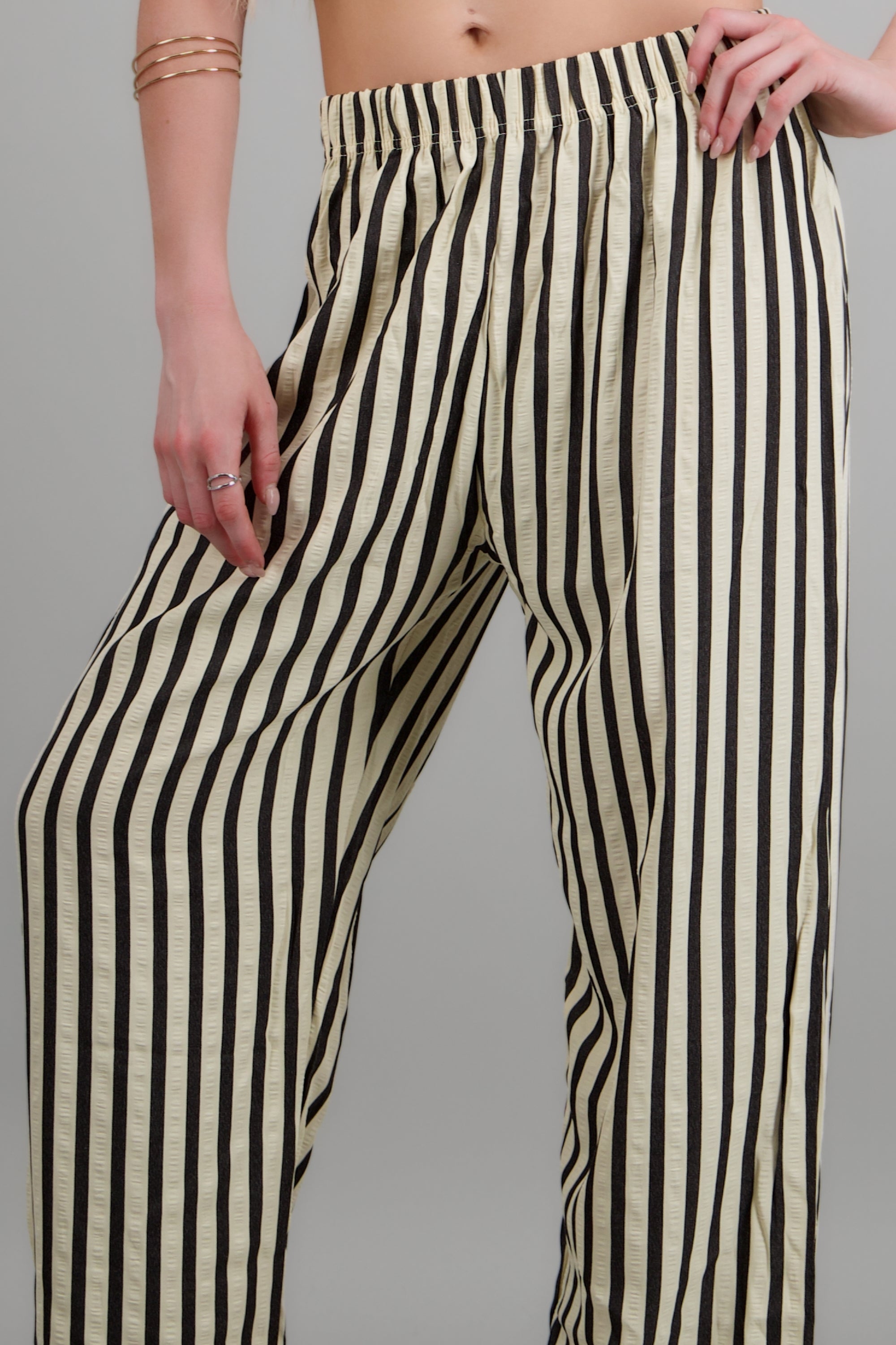 Pantalones amplios rayas tela con textura NEGRO COMBO