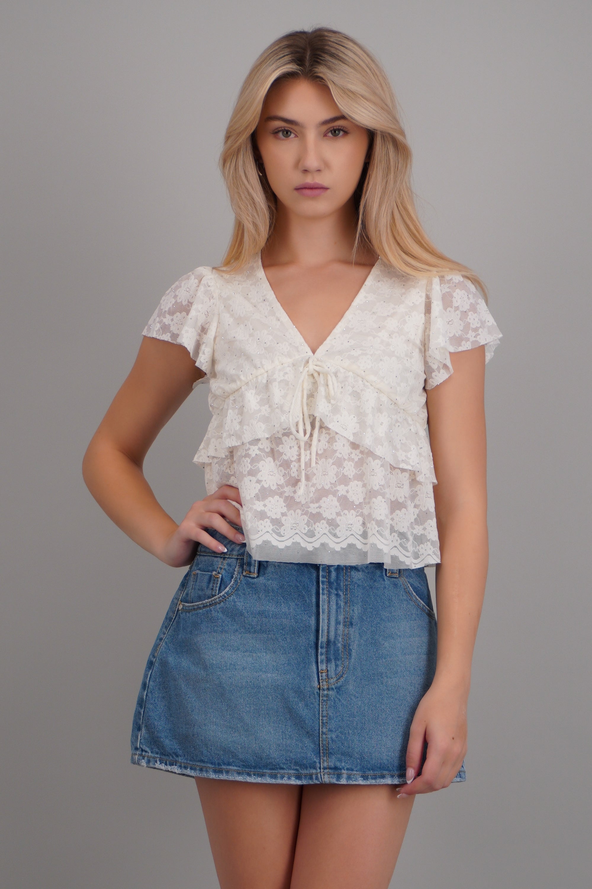 Blusa manga corta olanes detalle brillo CREMA