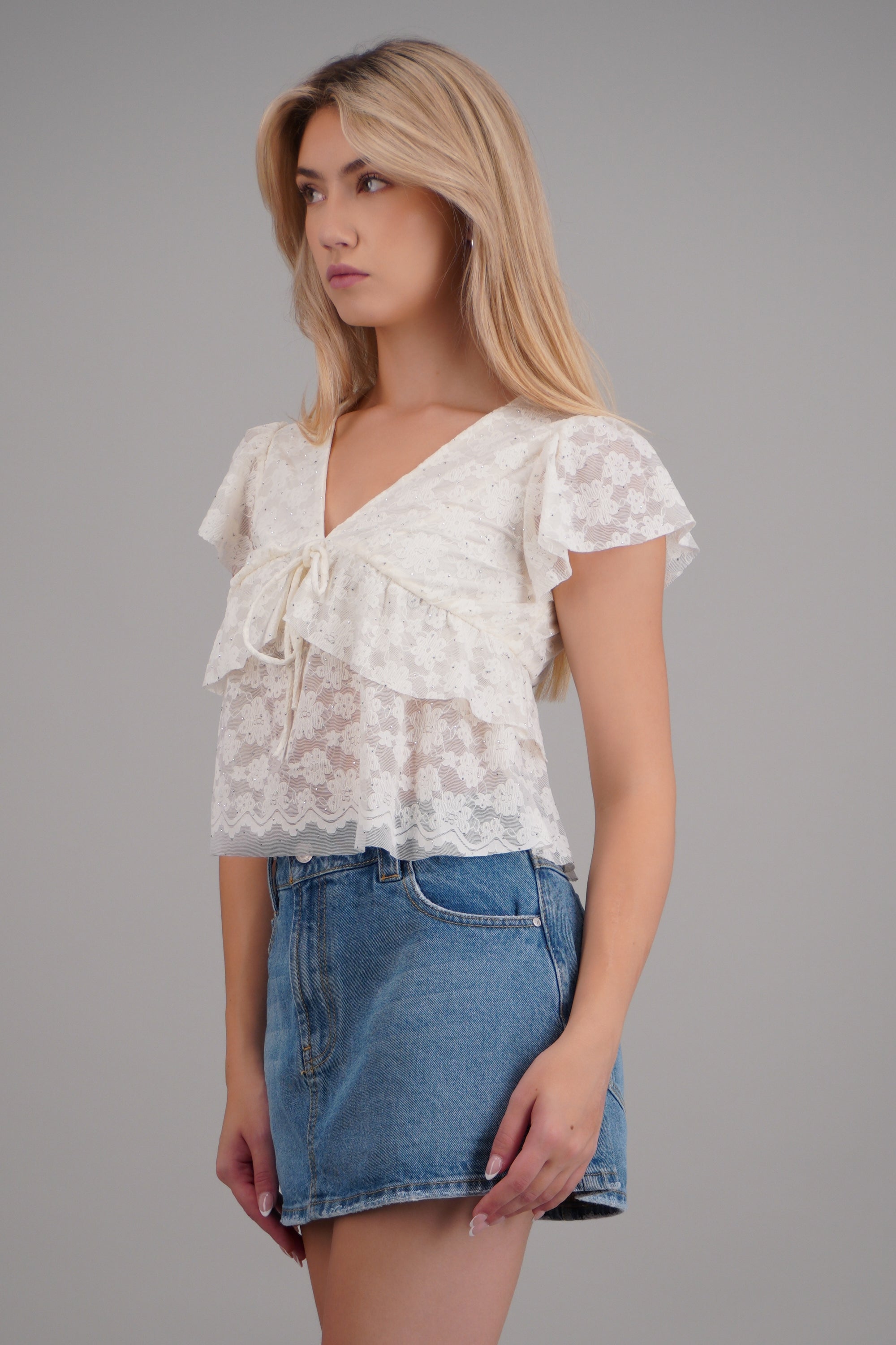 Blusa manga corta olanes detalle brillo CREMA