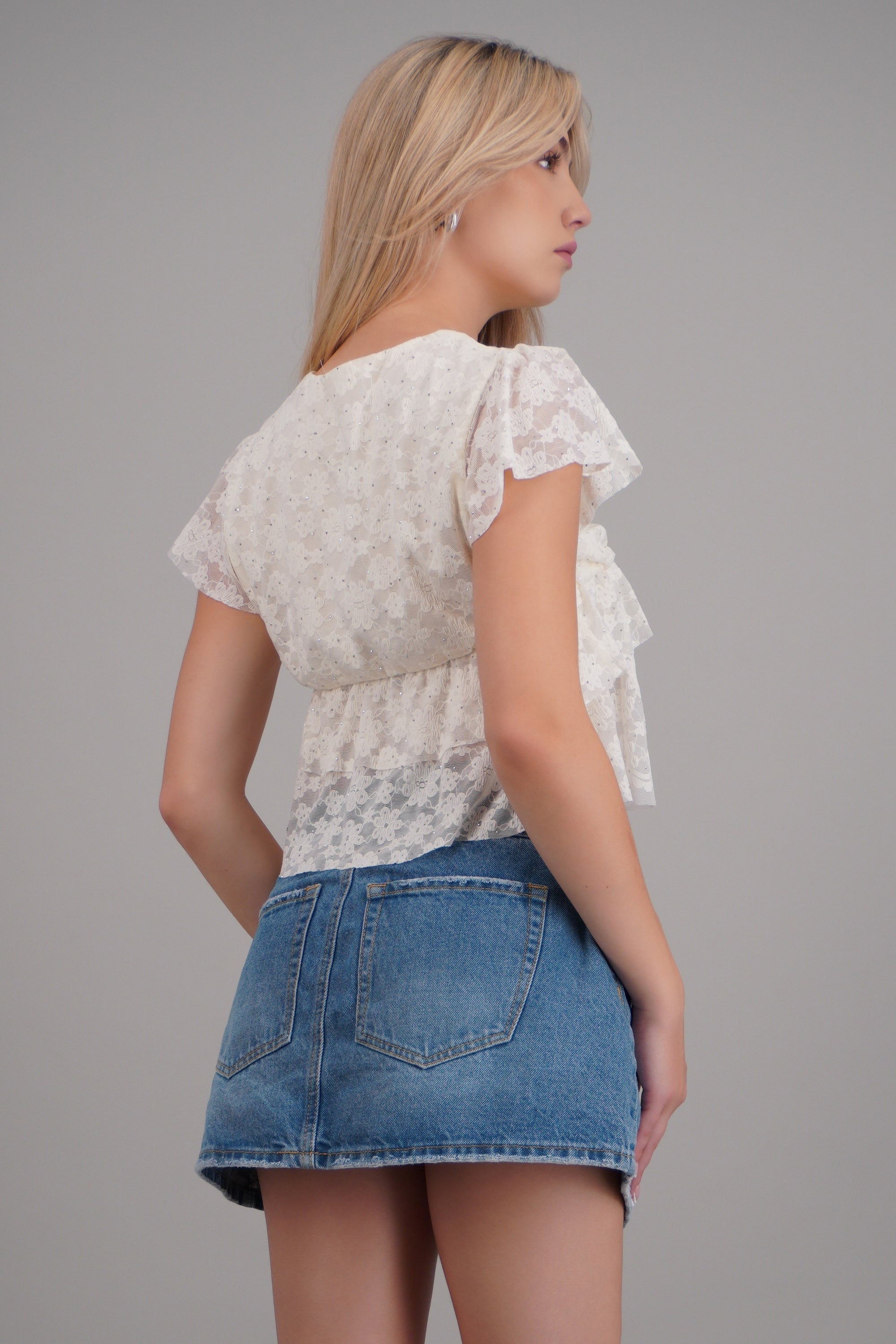 Blusa manga corta olanes detalle brillo CREMA