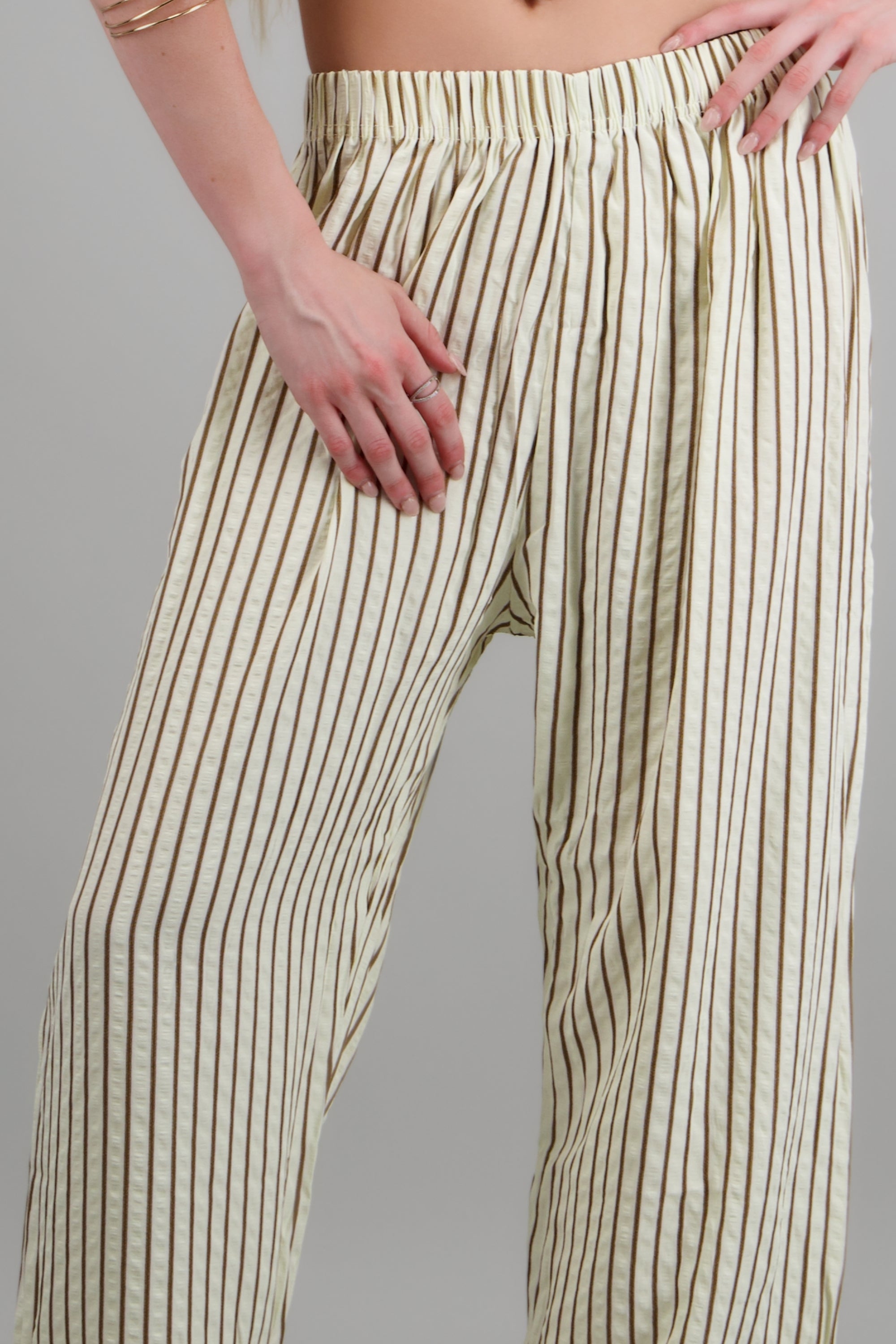 Pantalones rayas delgadas tela con textura AMARILLO COMBO