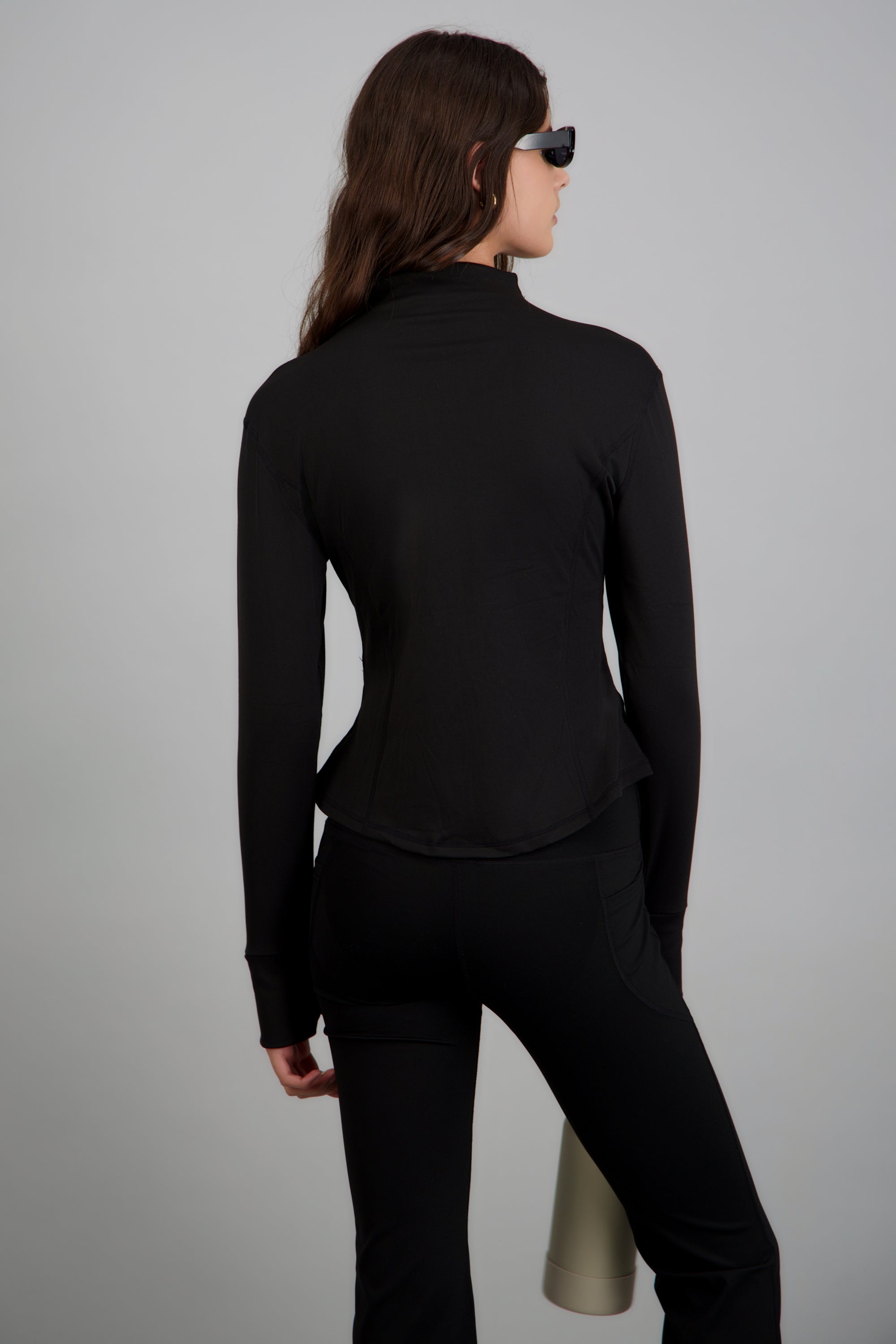 Chamarra fit definido con forro polar ligero NEGRO