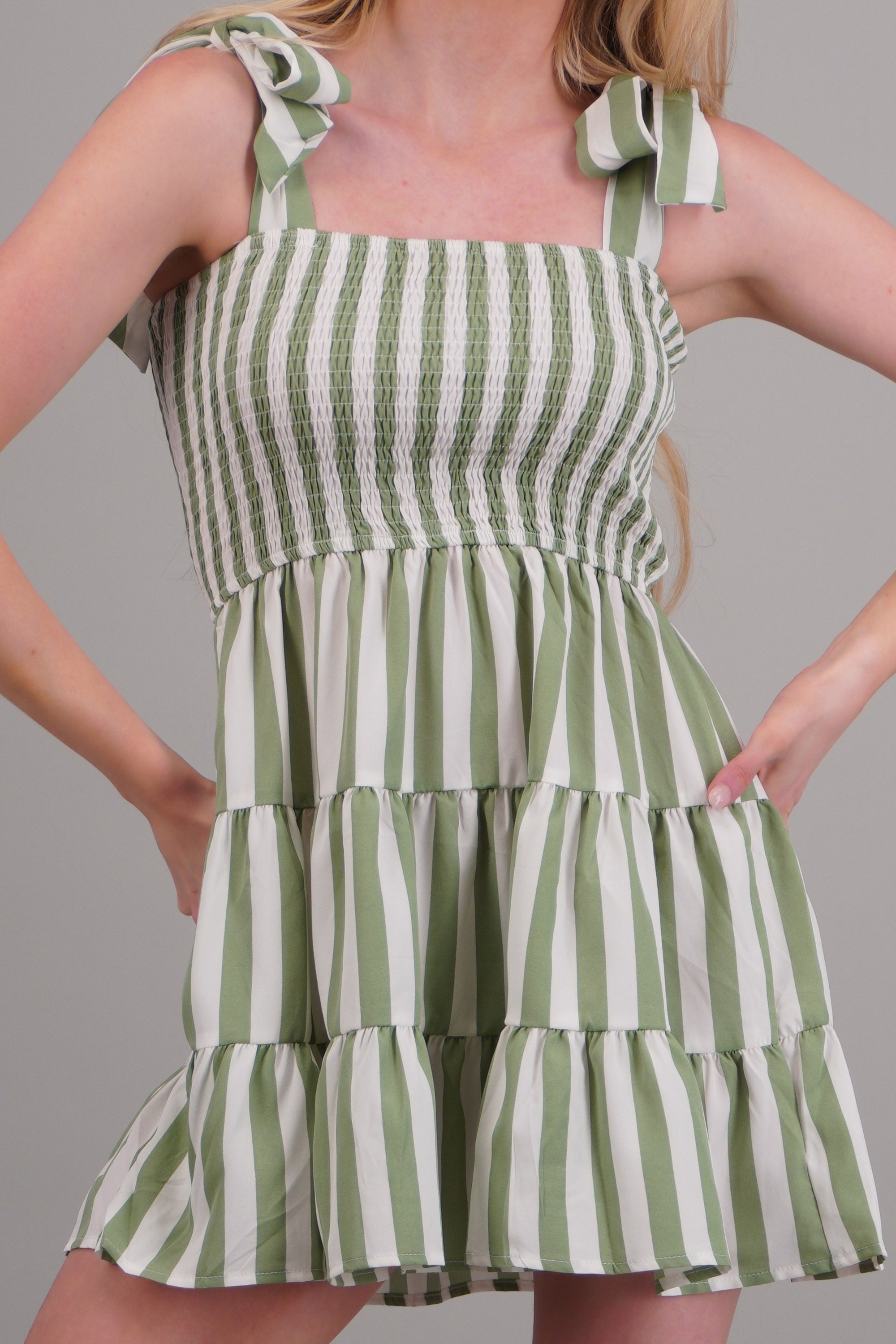Mini vestido rayas detalle moños VERDE COMBO