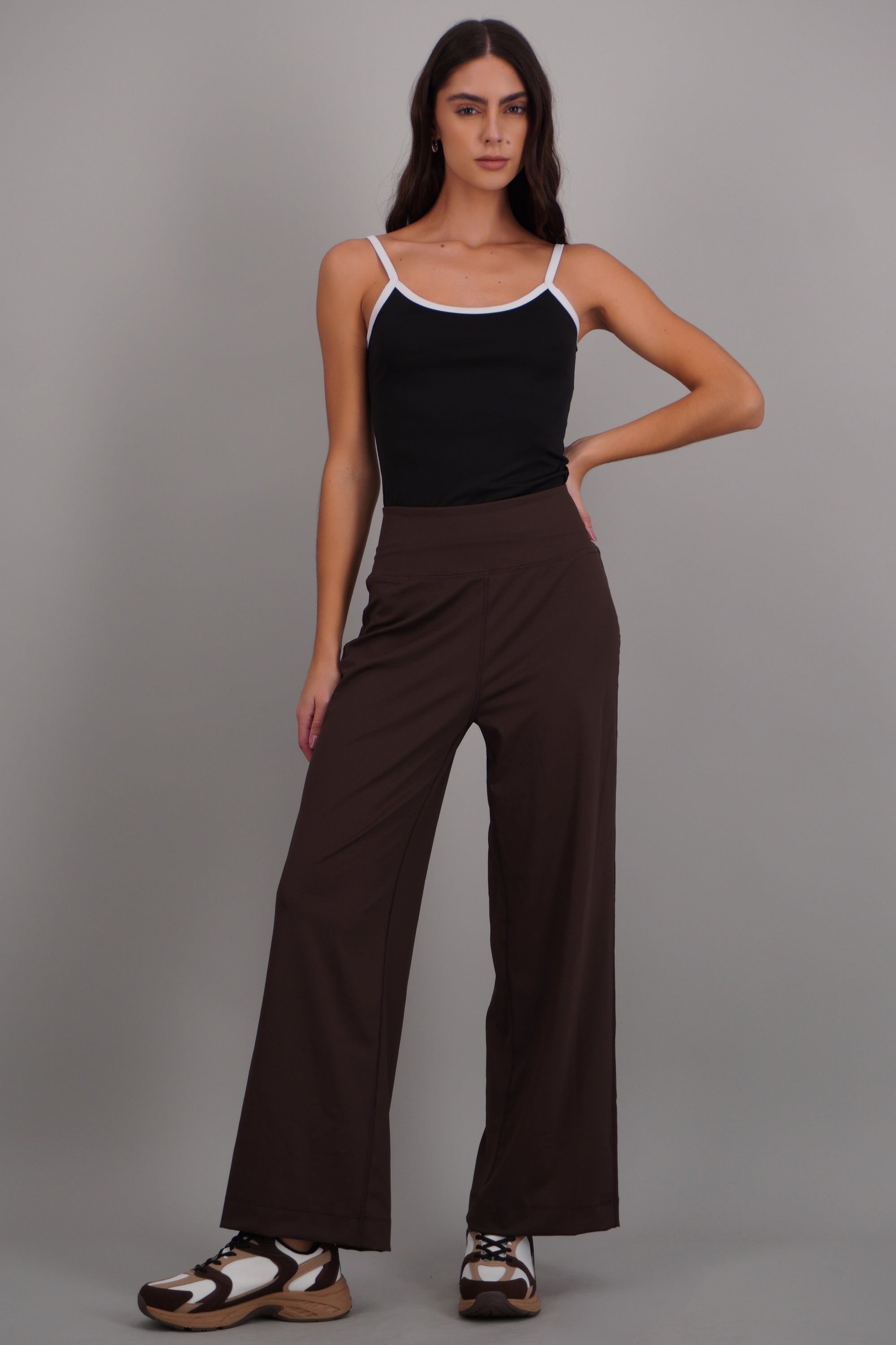 Pantalones deportivos pierna amplia CHOCOLATE