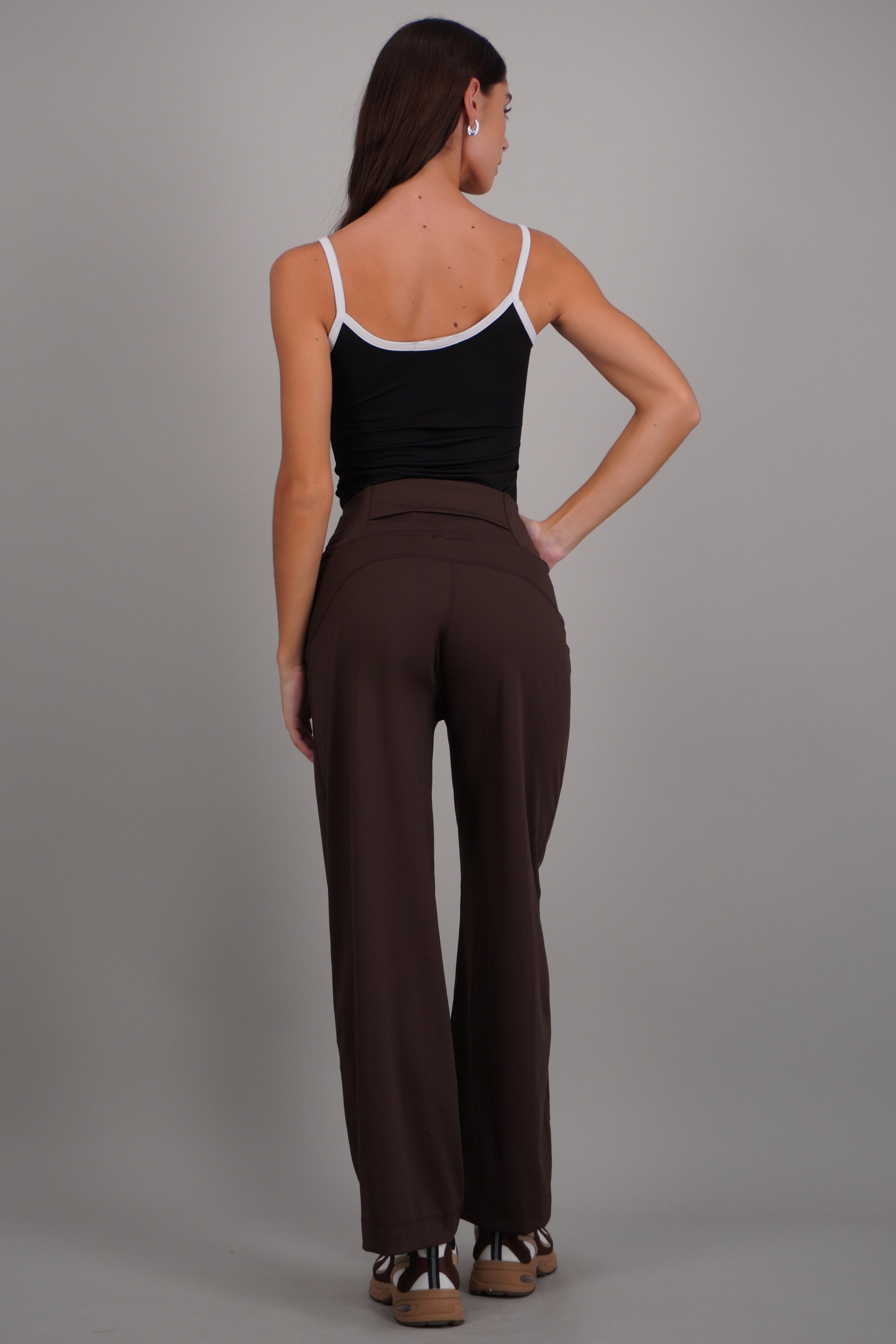 Pantalones deportivos pierna amplia CHOCOLATE