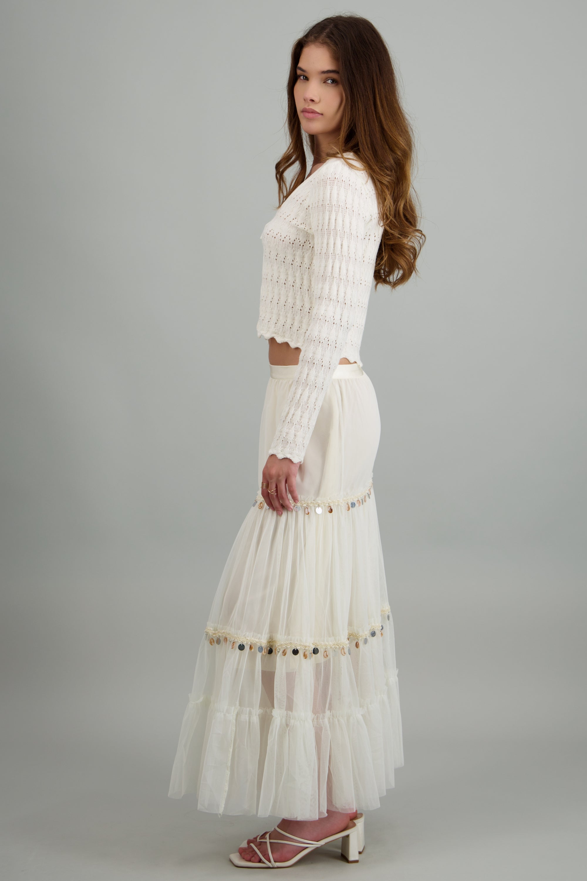 Falda midi con detalle de conchas y lentejuelas HUESO