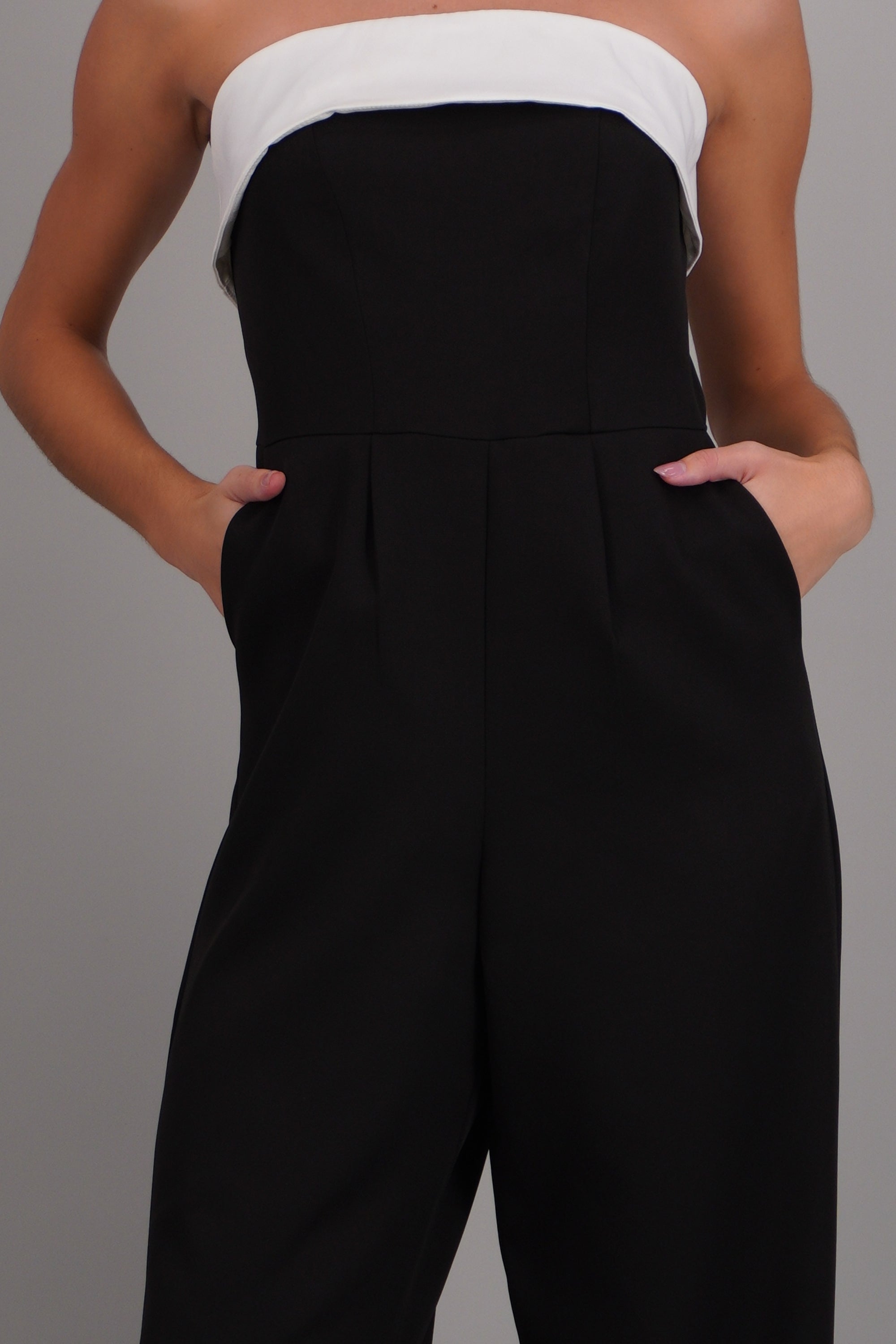 Jumpsuit strapless detalle contraste NEGRO