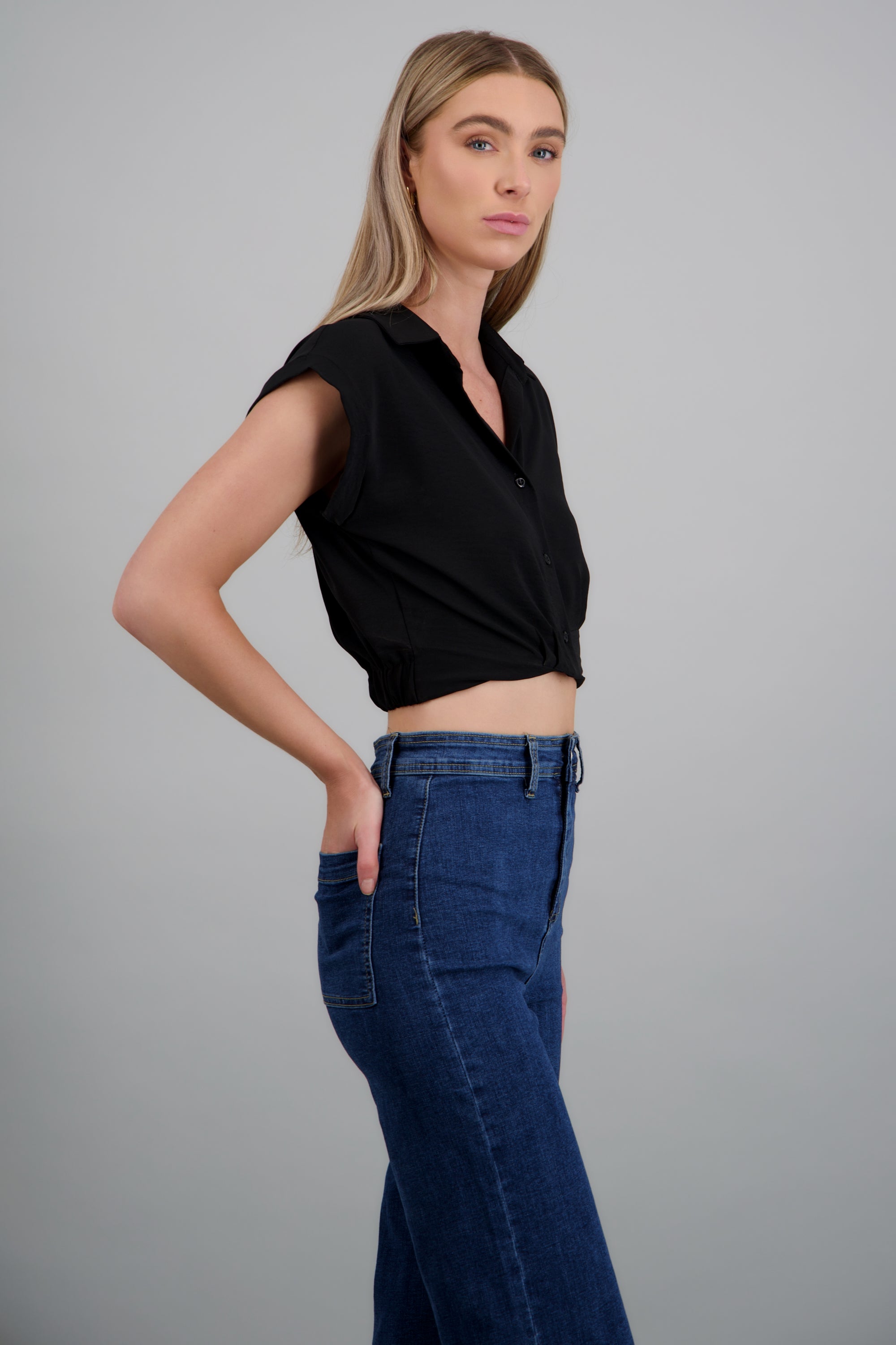 camisa crop manga corta NEGRO