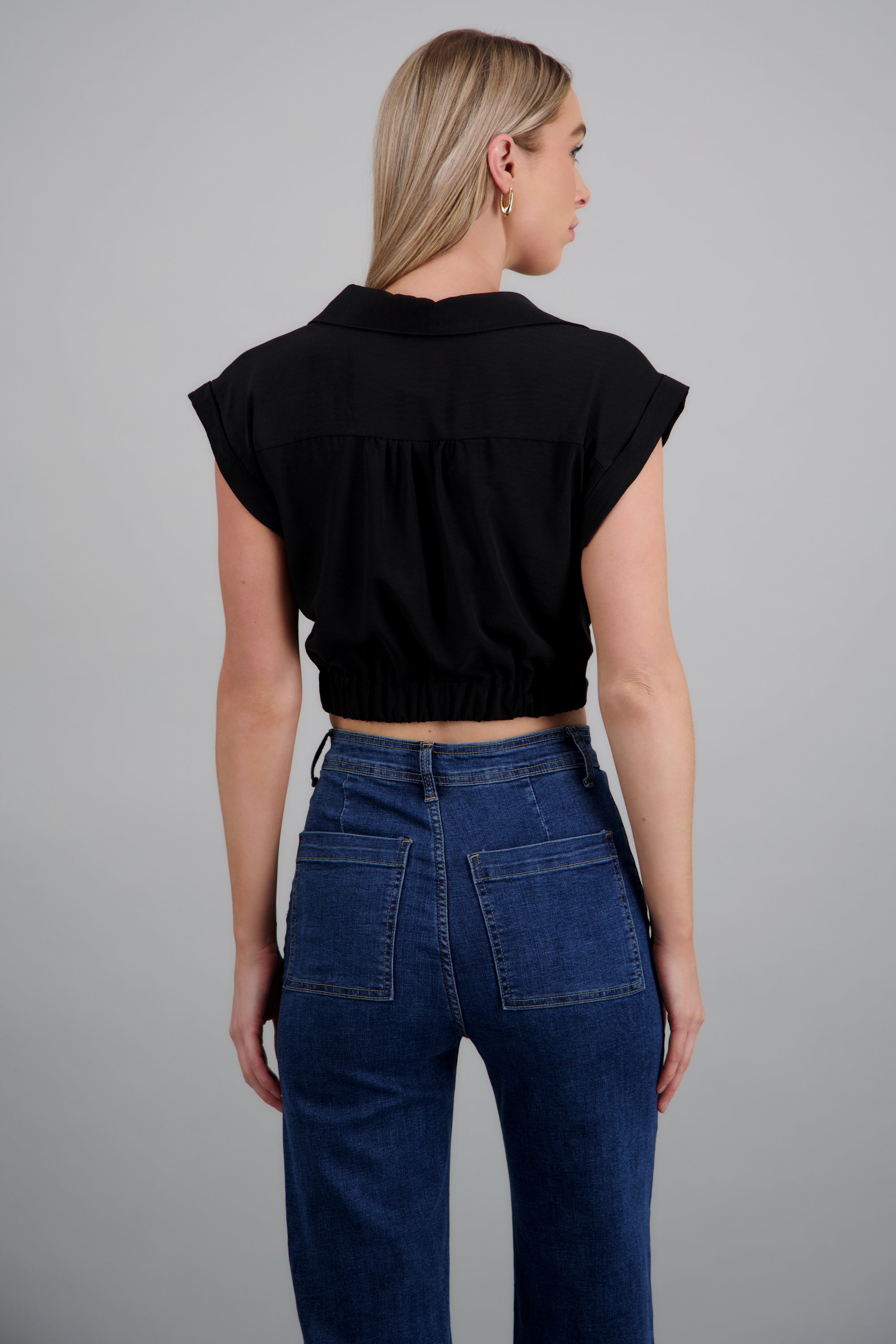 camisa crop manga corta NEGRO