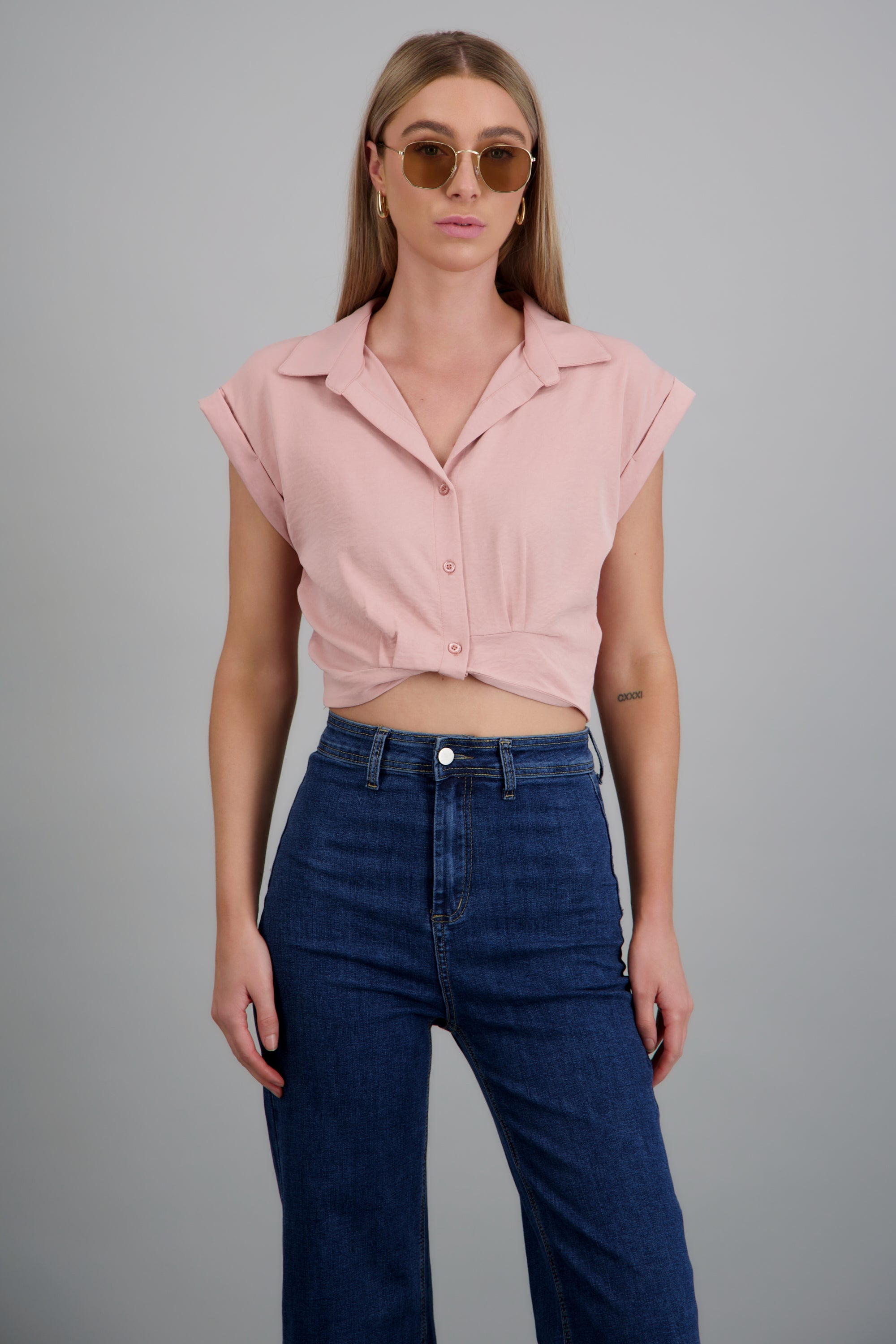 camisa crop manga corta ROSA PASTEL