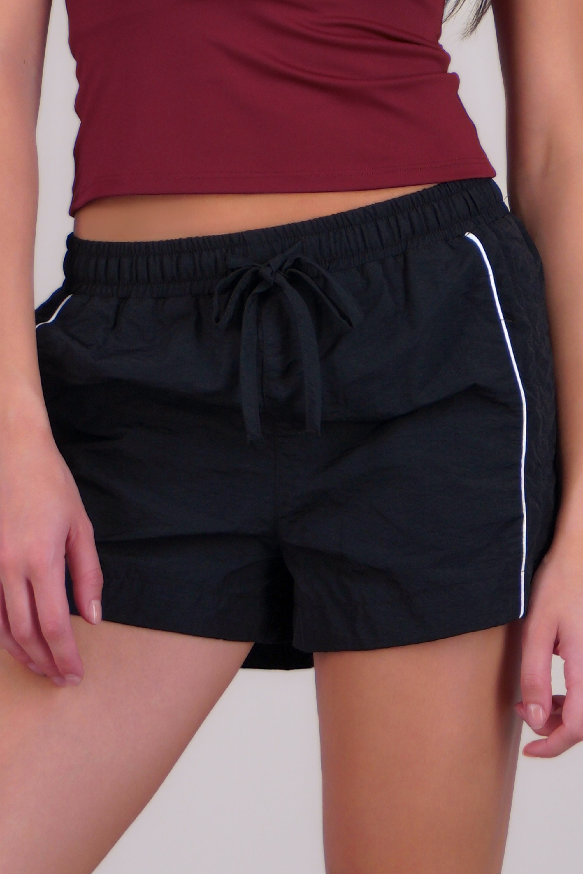 Short corto contraste con jareta amarre NEGRO