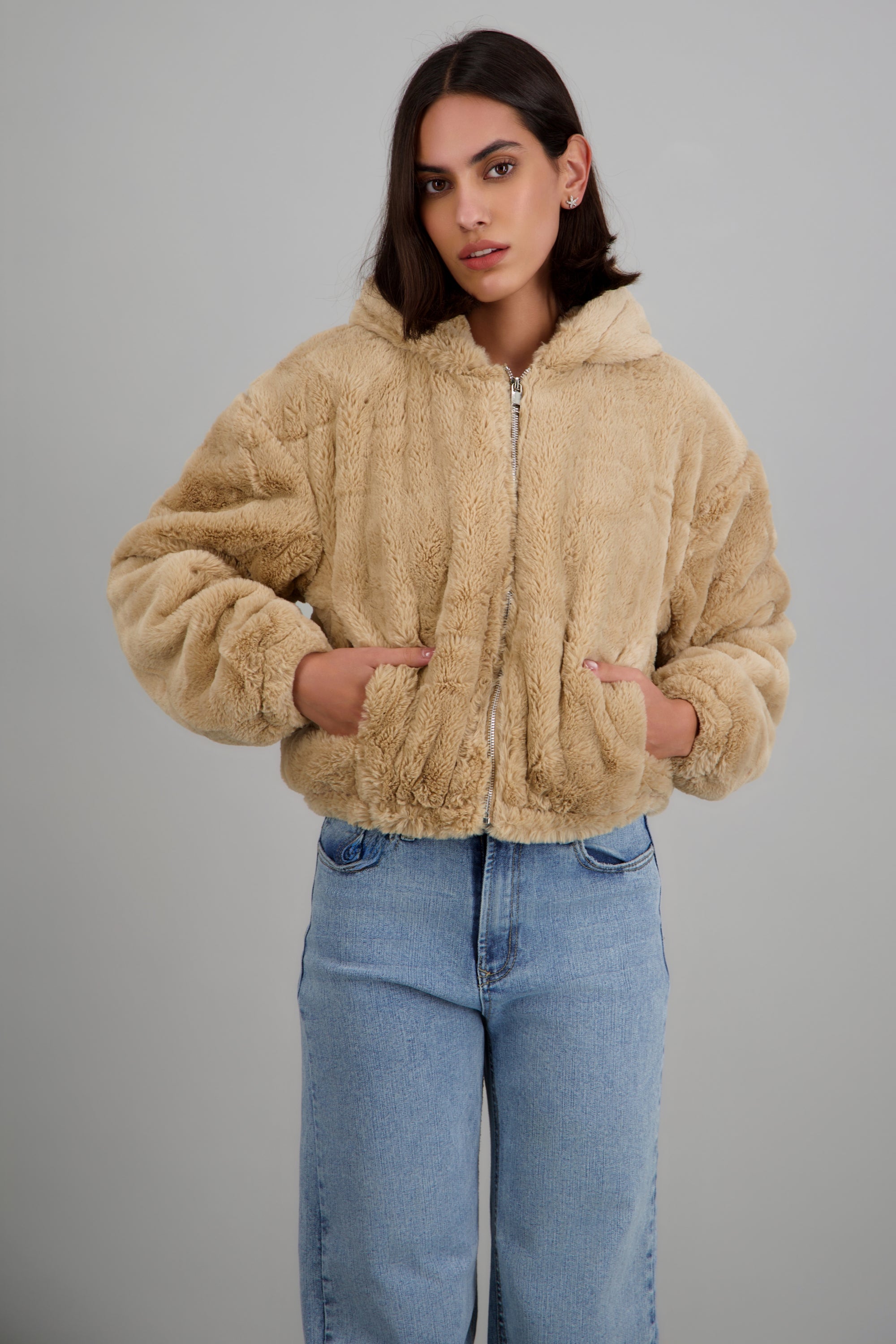 Chamarra puffer textura peluche BEIGE