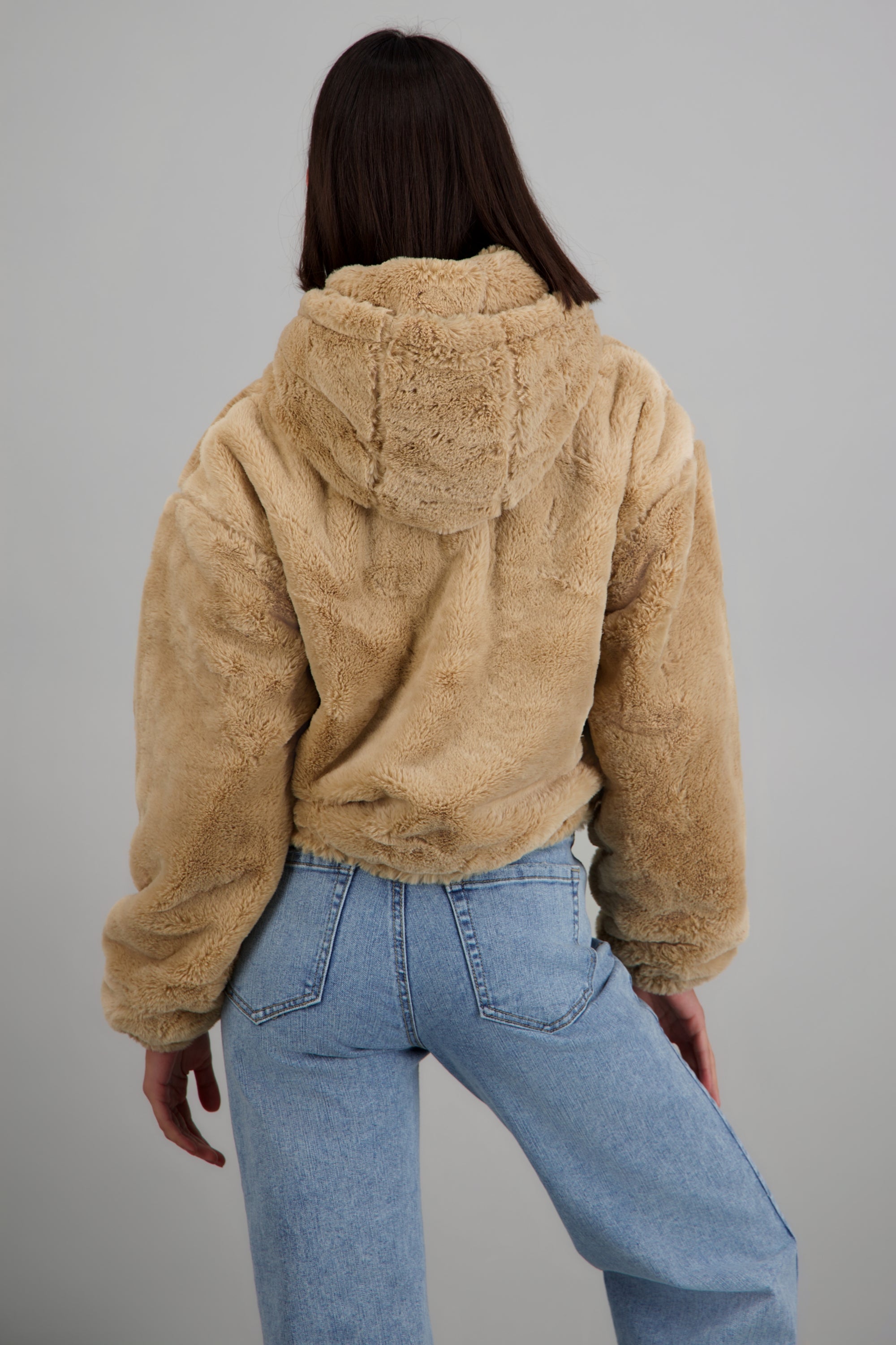 Chamarra puffer textura peluche BEIGE
