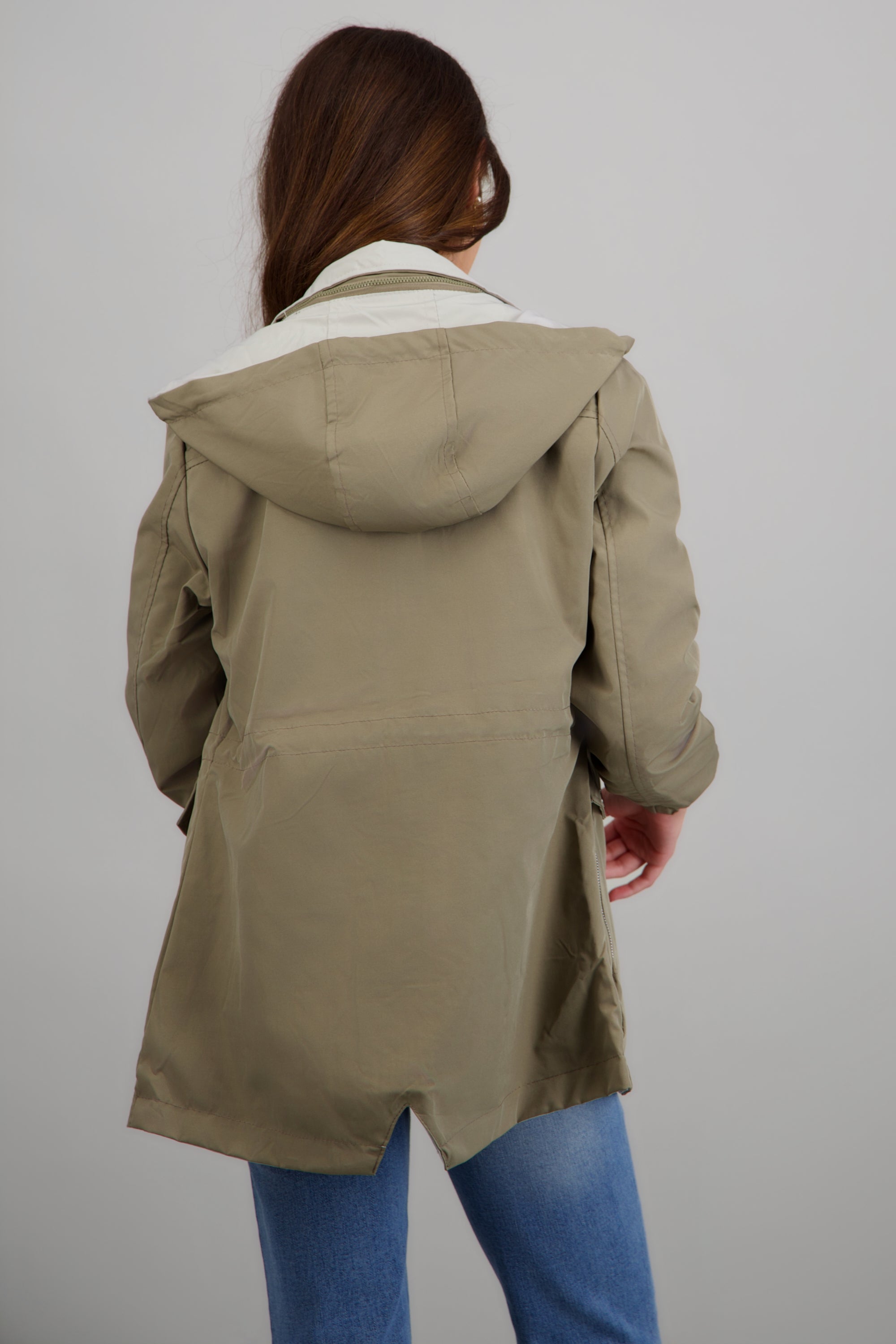 Gabardina ligera con gorro CAFE COMBO
