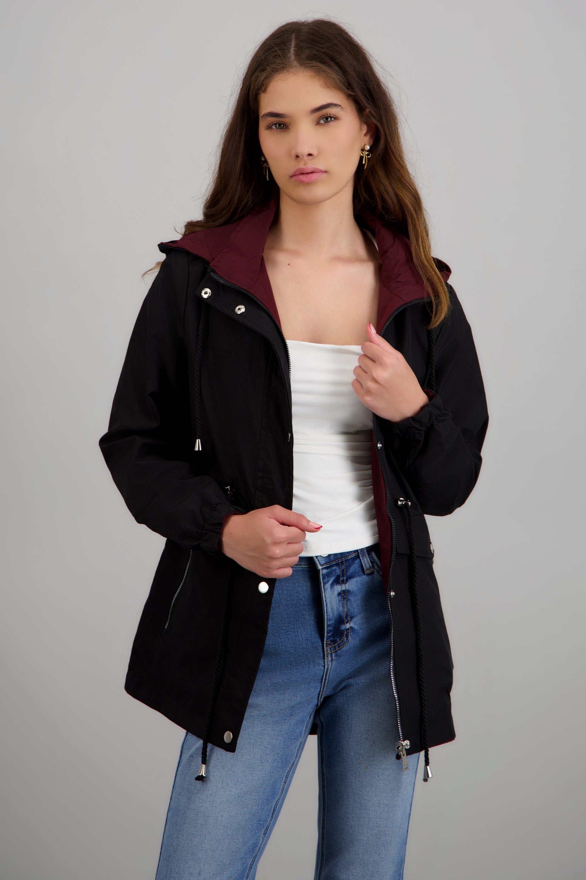 Gabardina ligera con gorro NEGRO COMBO