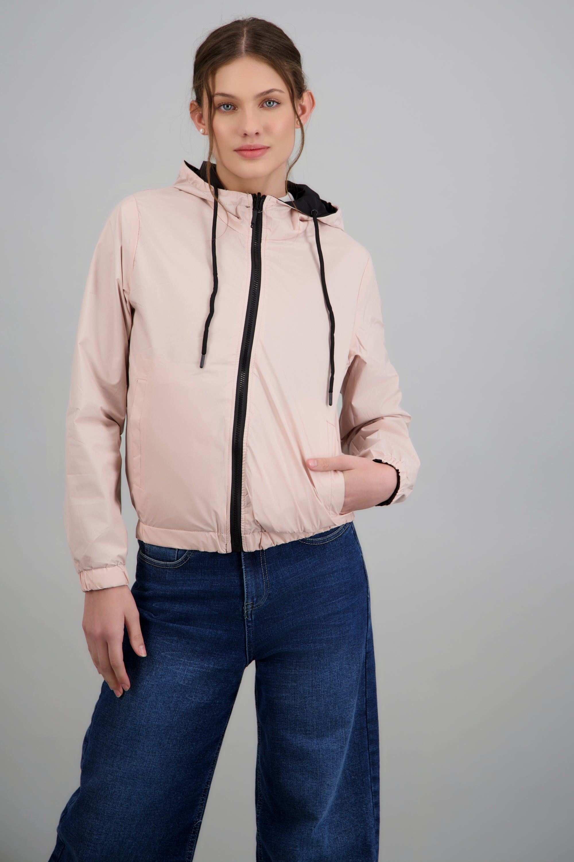 Chamarra ligera con gorro NEGRO COMBO
