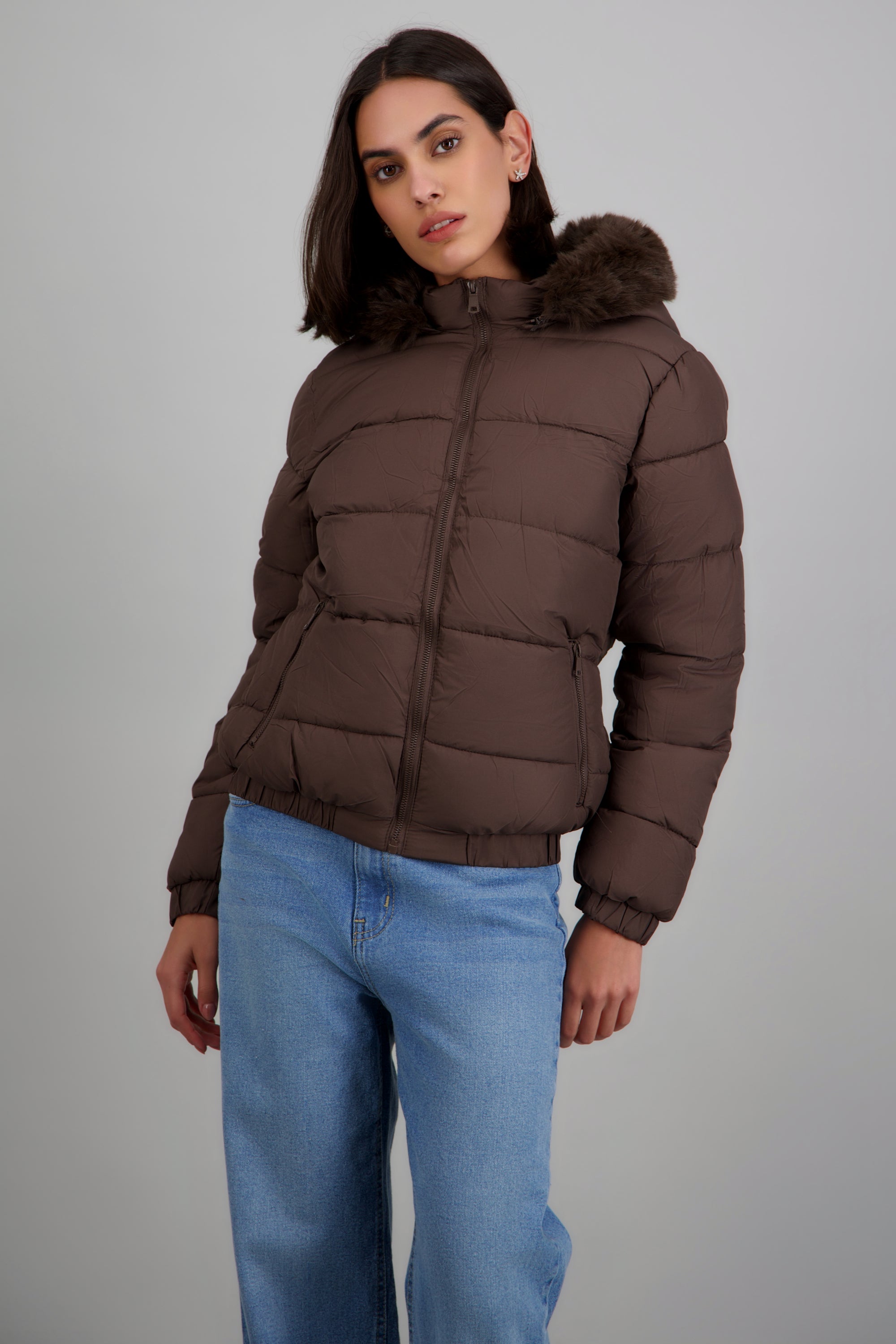 Puffer con gorro detalle peluche CHOCOLATE