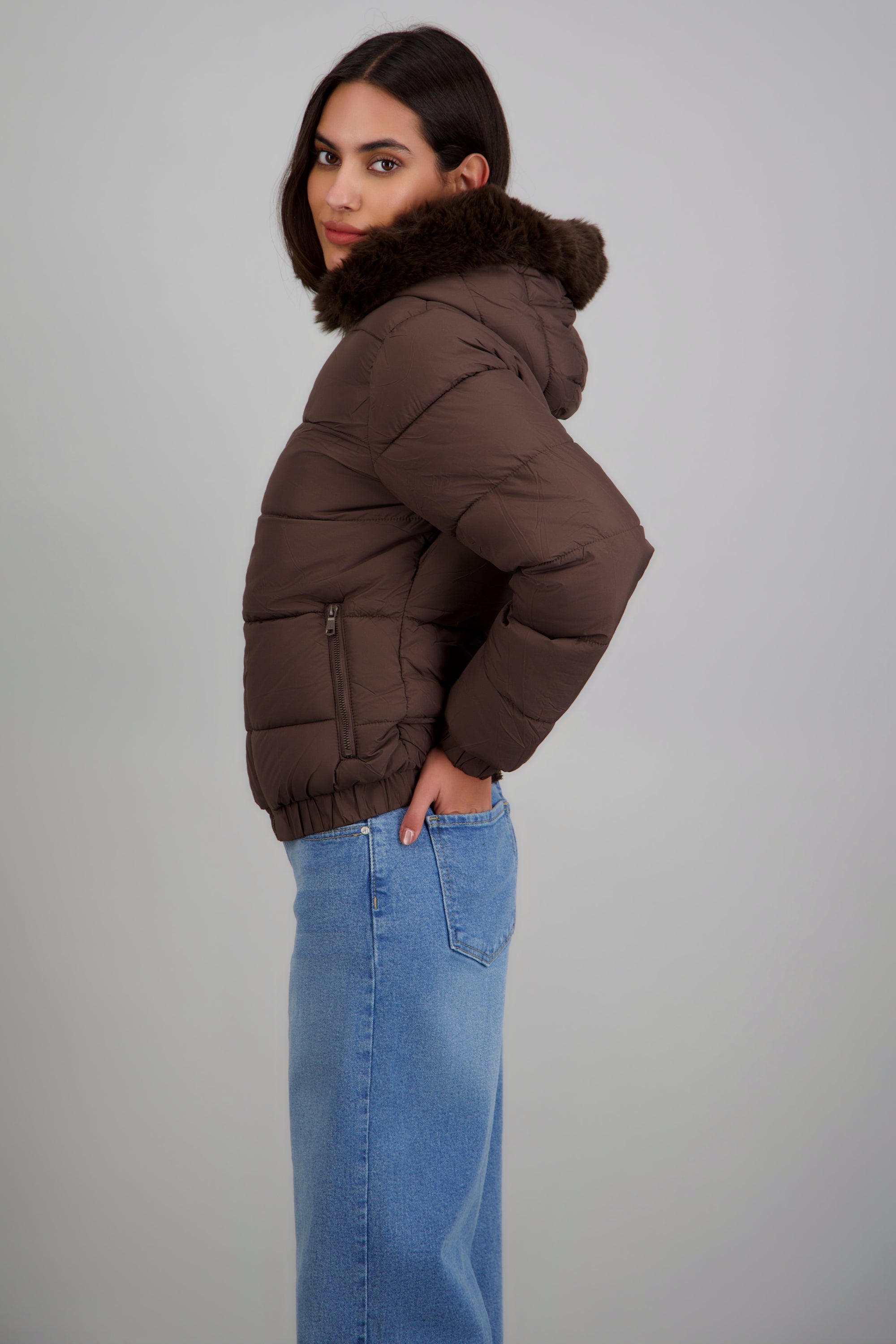 Puffer con gorro detalle peluche CHOCOLATE
