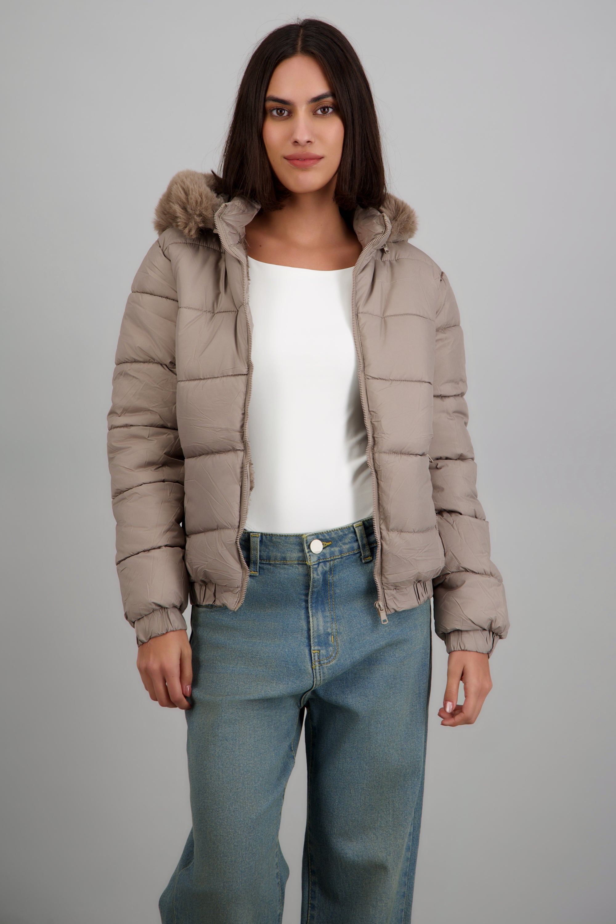 Puffer con gorro detalle peluche TAUPE