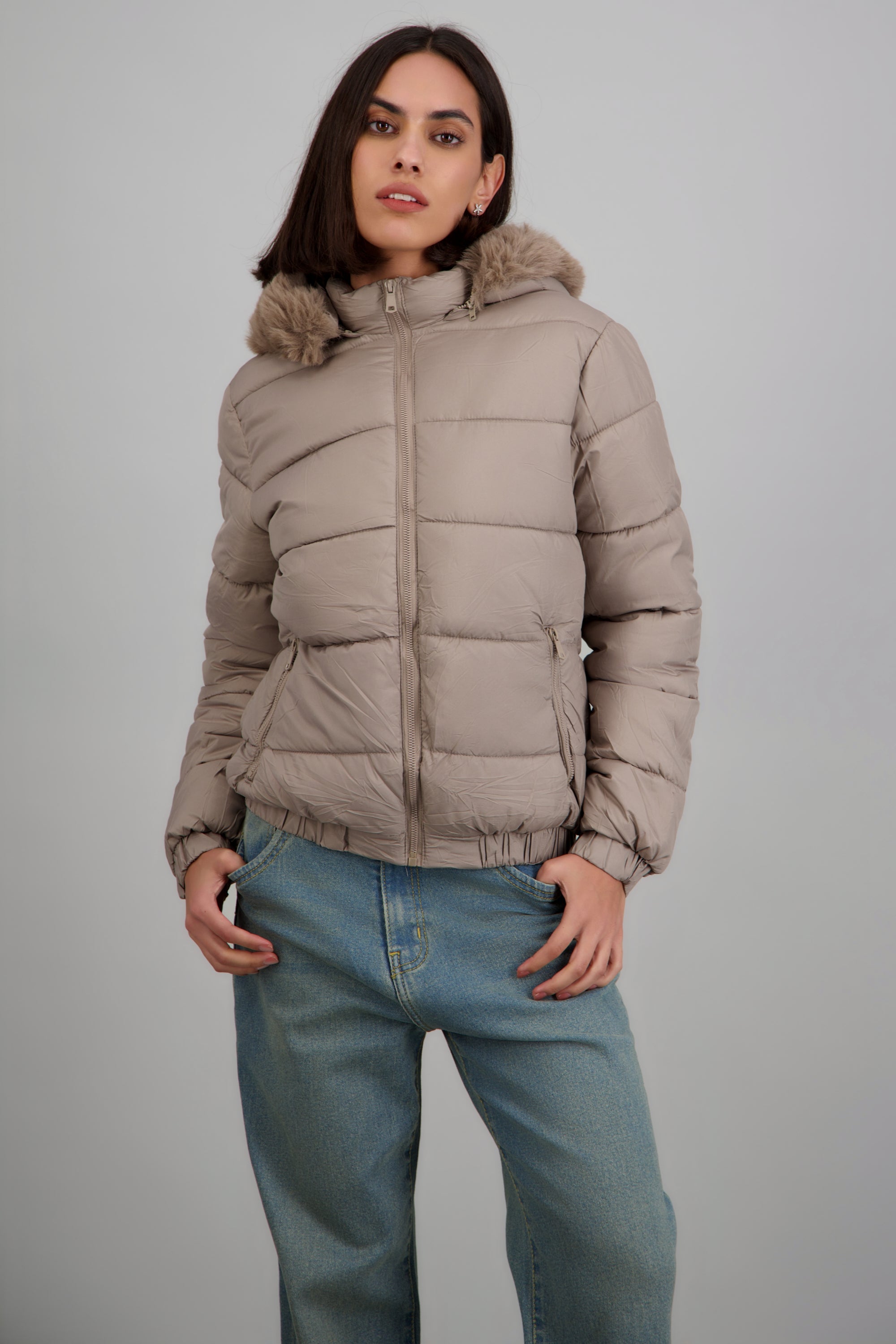Puffer con gorro detalle peluche TAUPE